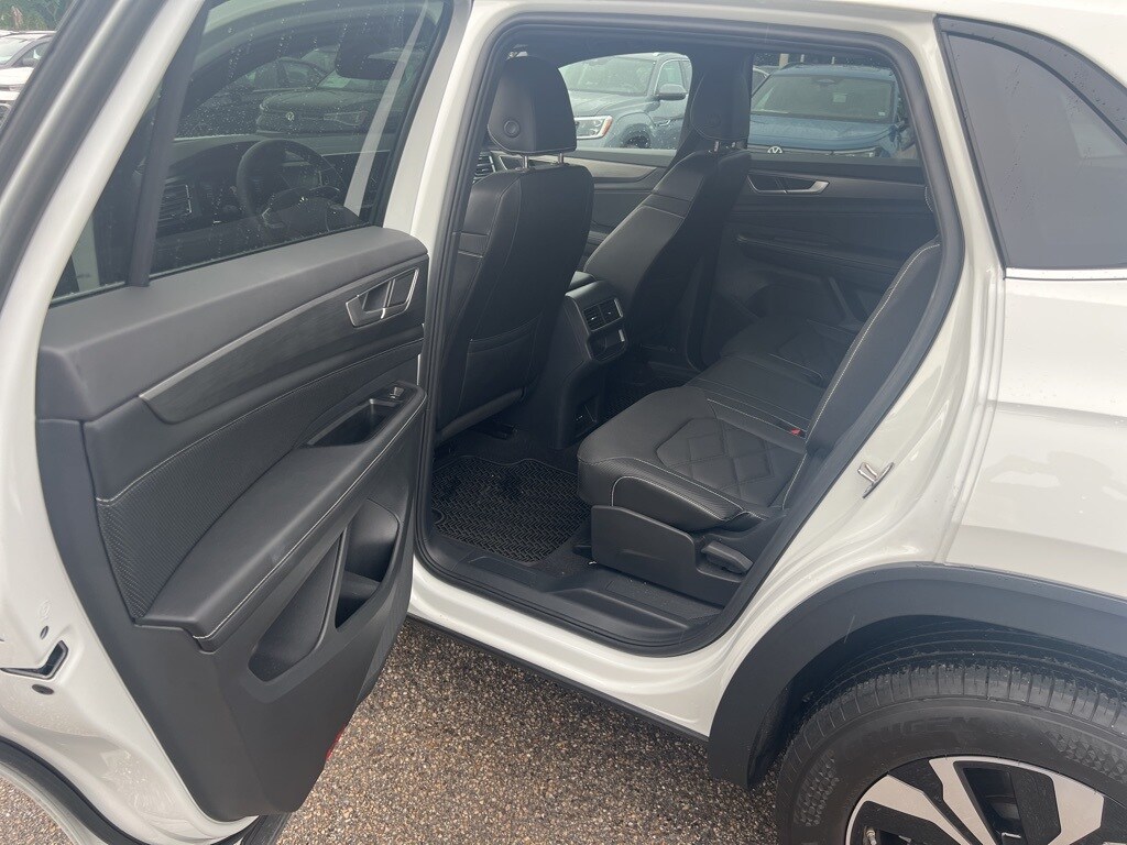 2024 Volkswagen Atlas Cross Sport SE photo 3