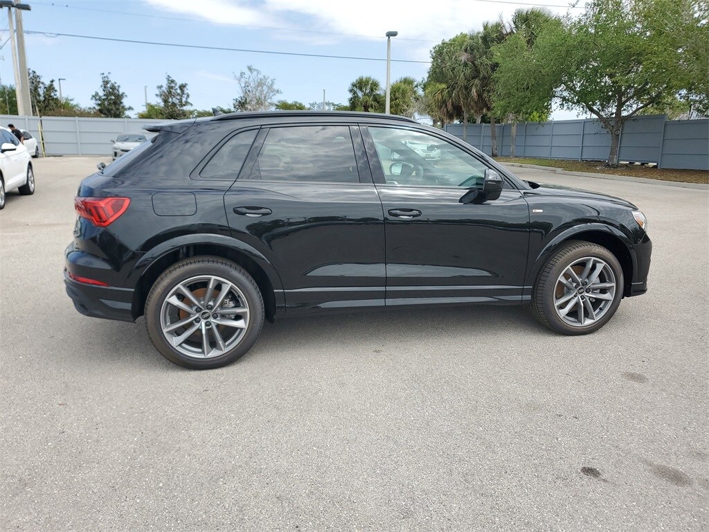 2025 Audi Q3 S line Premium photo 4