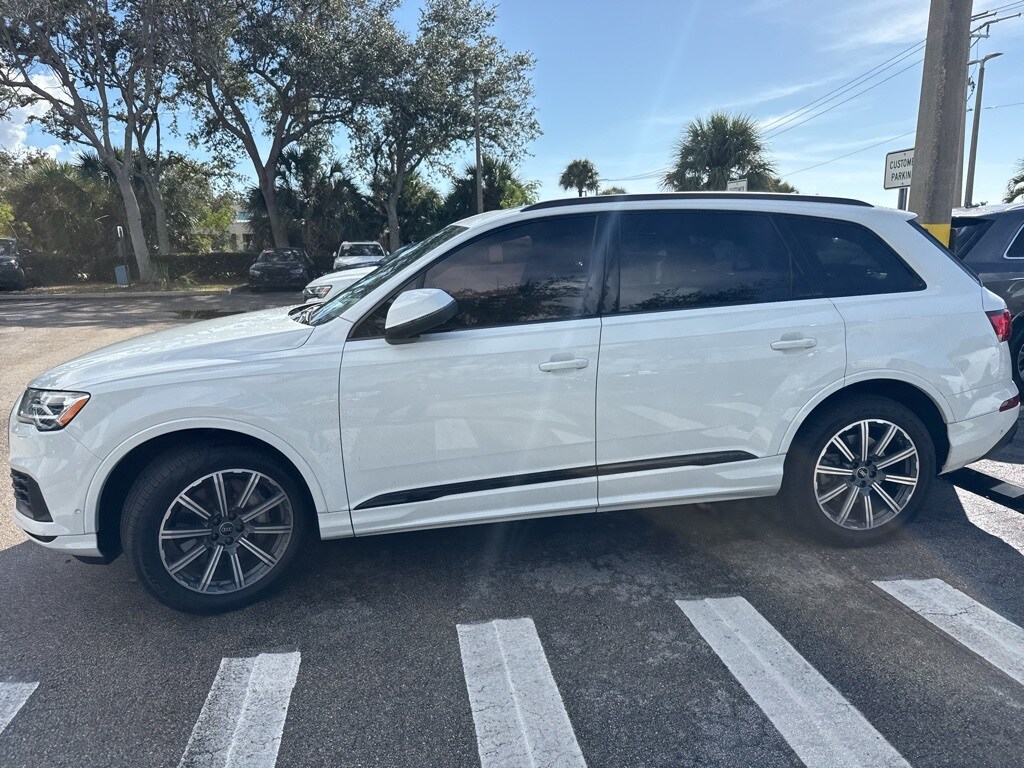 2022 Audi Q7 45 Premium Plus photo 3