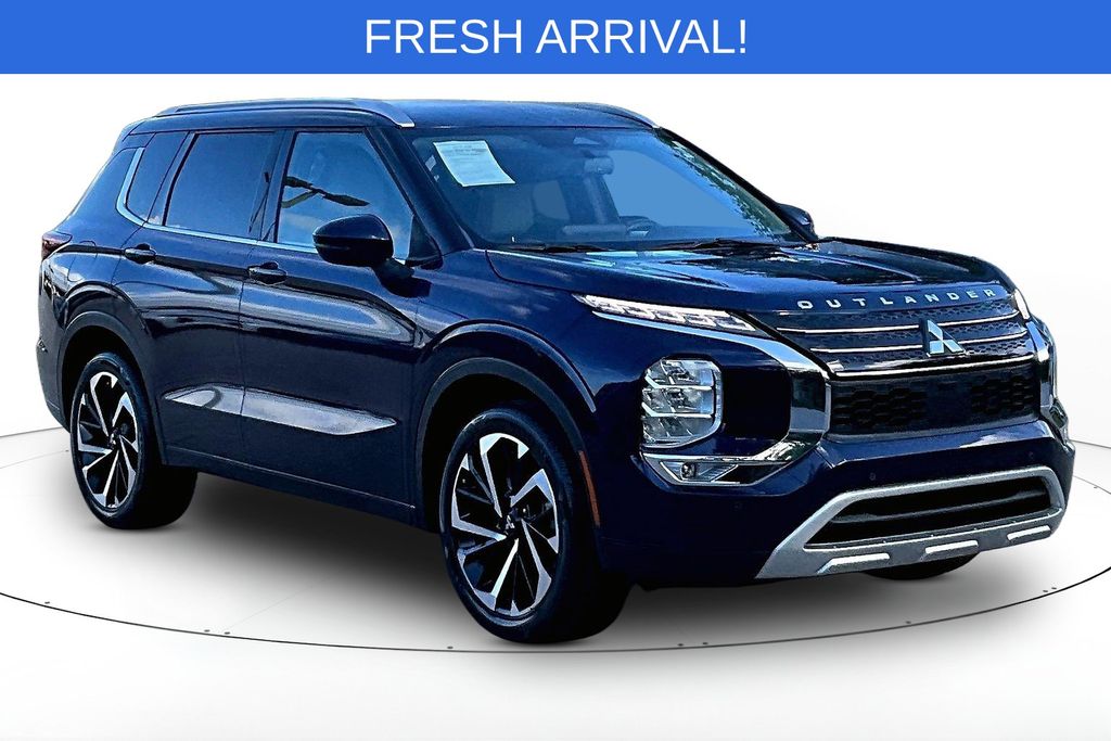 2023 Mitsubishi Outlander SEL 2WD's photo