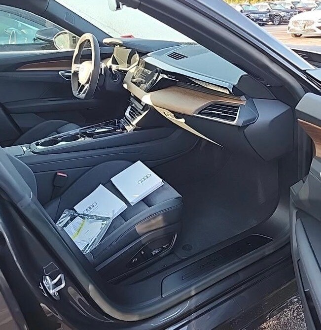 2023 Audi e-tron GT Premium Plus photo 2