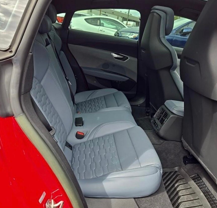 2023 Audi e-tron GT Premium Plus photo 4