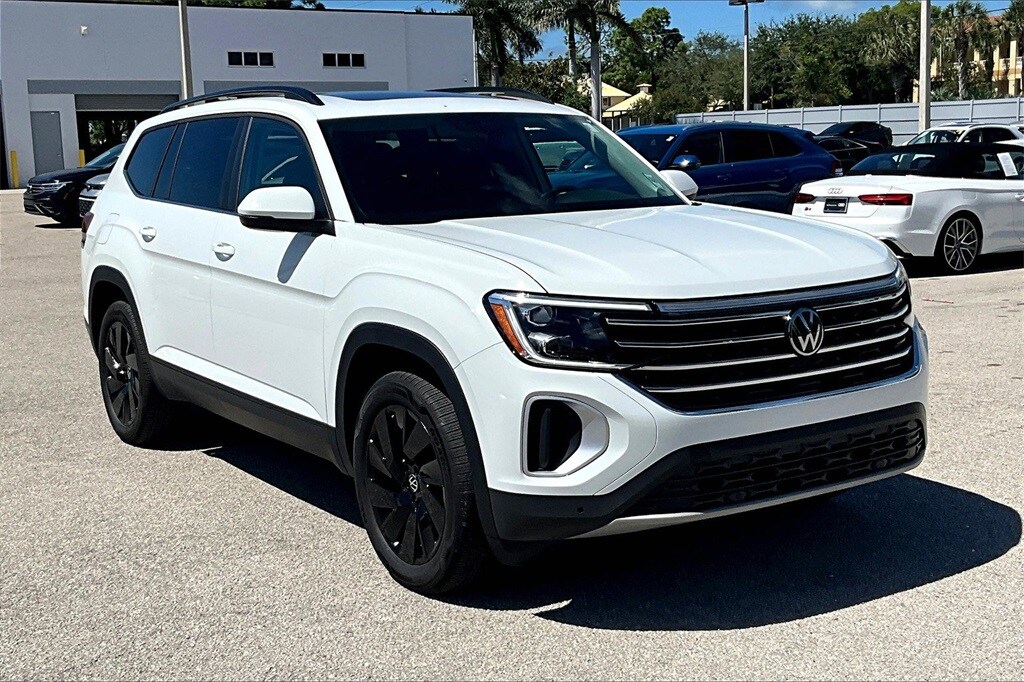 2025 Volkswagen Atlas SE Technology photo 2