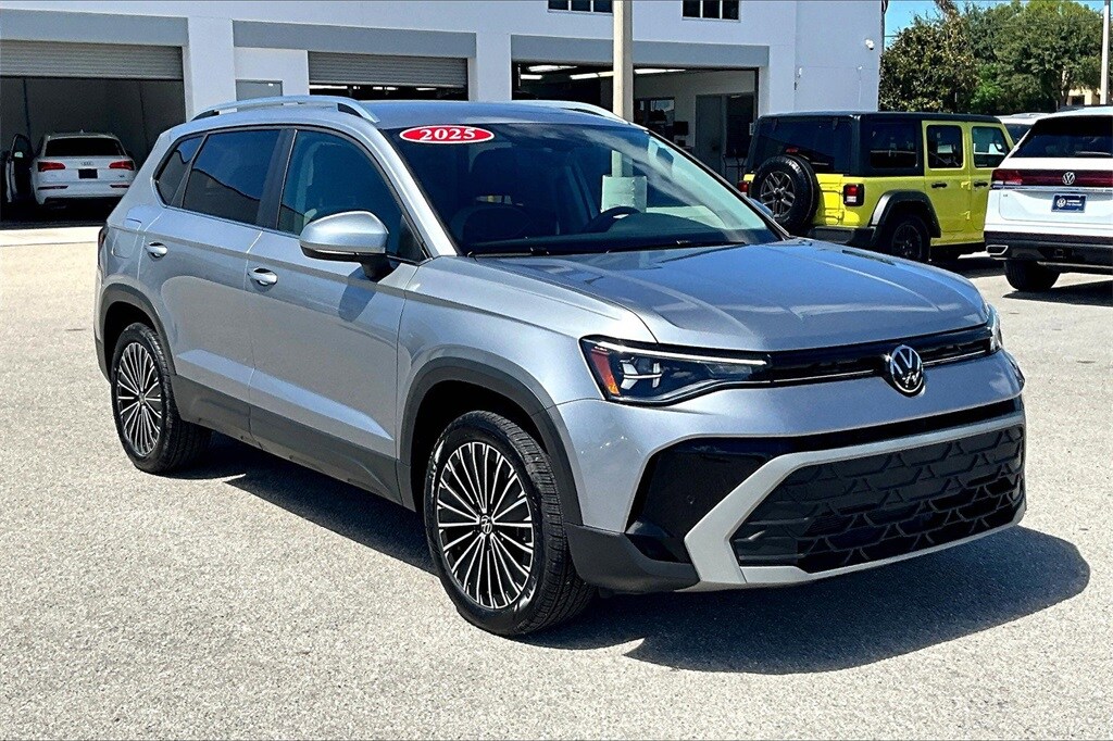2025 Volkswagen Taos SE photo 2