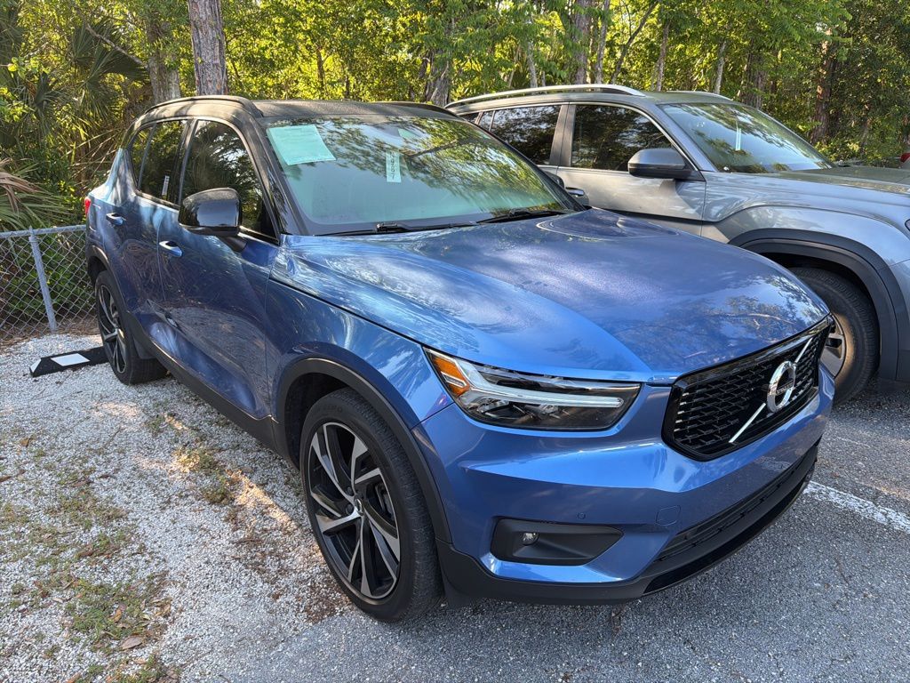 2021 Volvo XC40 T5 R-Design AWD's photo
