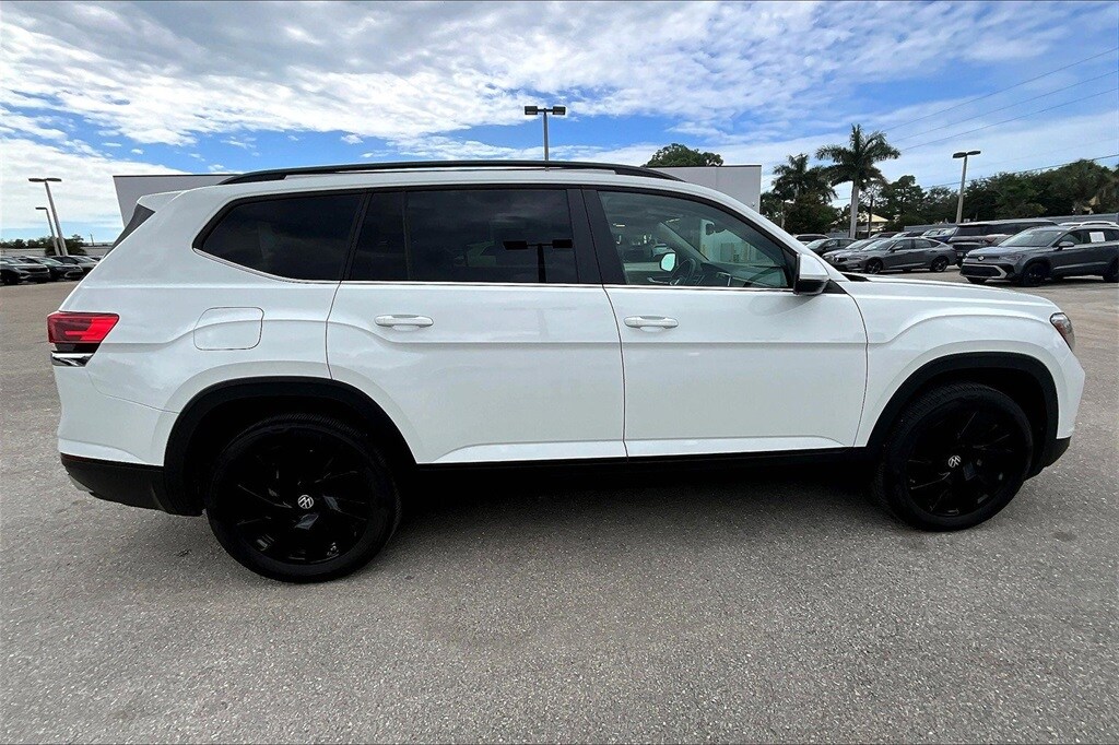 2025 Volkswagen Atlas SE Technology photo 2