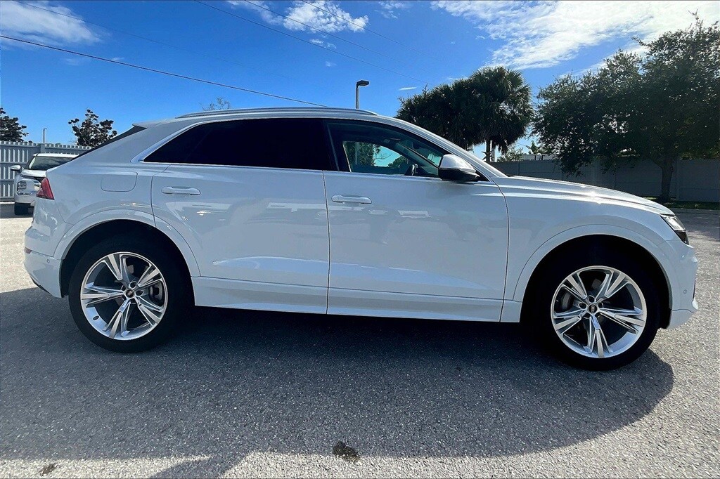 2023 Audi Q8 55 Premium Plus photo 2