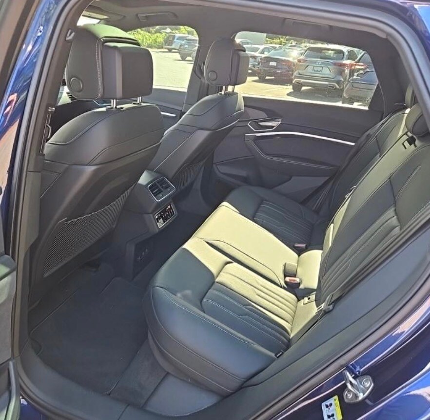 2023 Audi e-tron Premium Plus photo 3