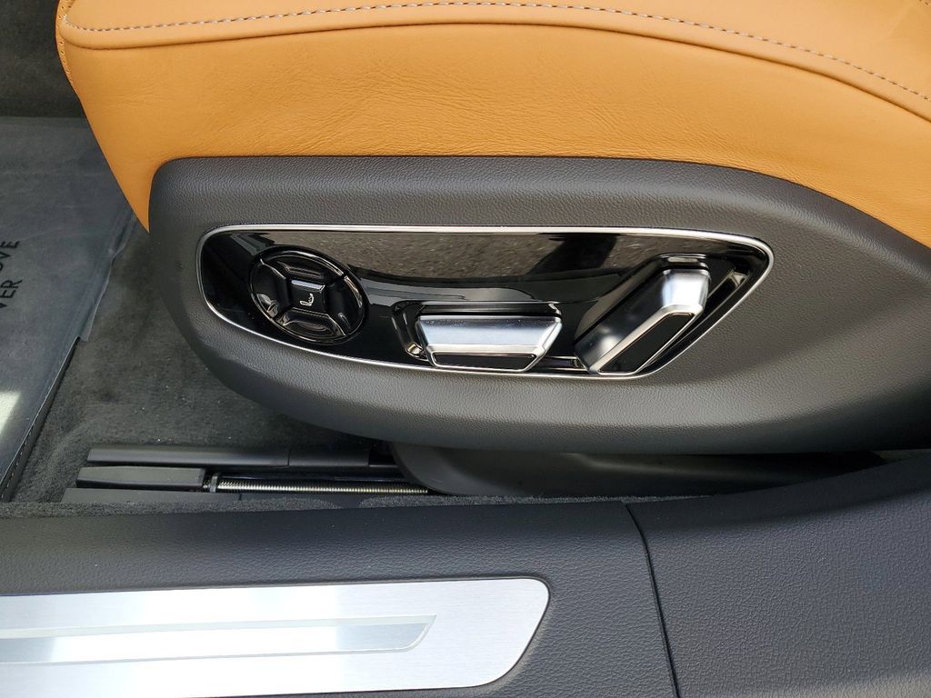 2025 Audi S8 Base - Photo 28