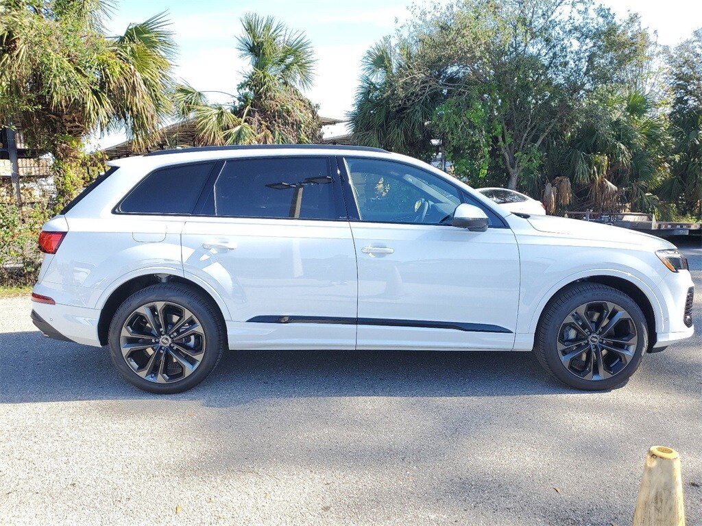 2025 Audi Q7 55 Premium Plus photo 4