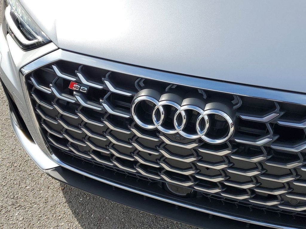 2025 Audi S8 Base - Photo 10