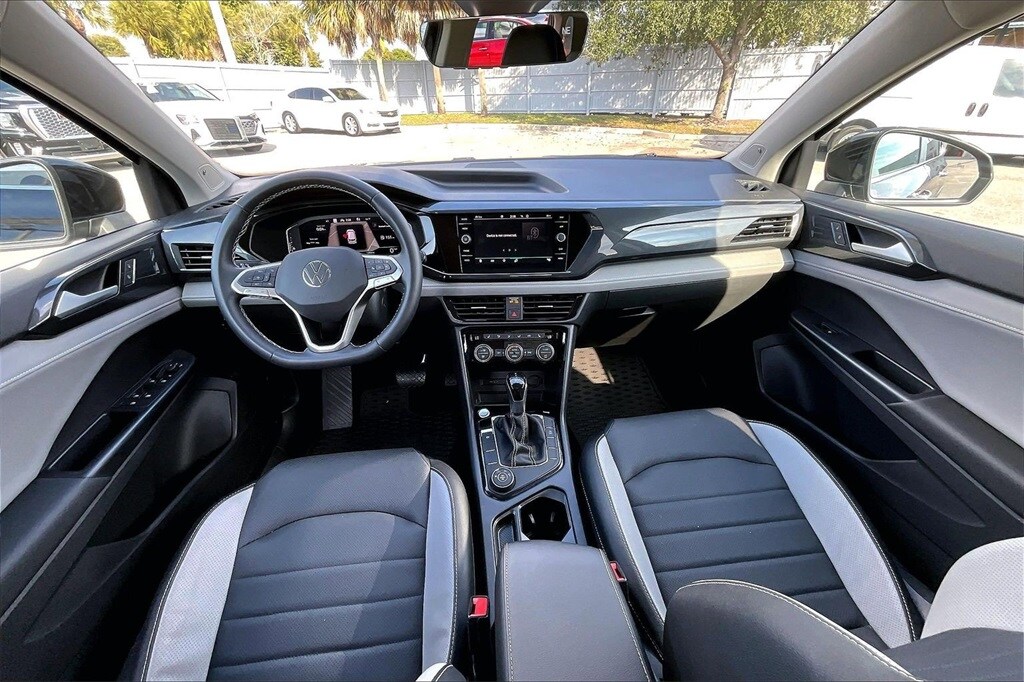 2022 Volkswagen Taos SEL photo 3