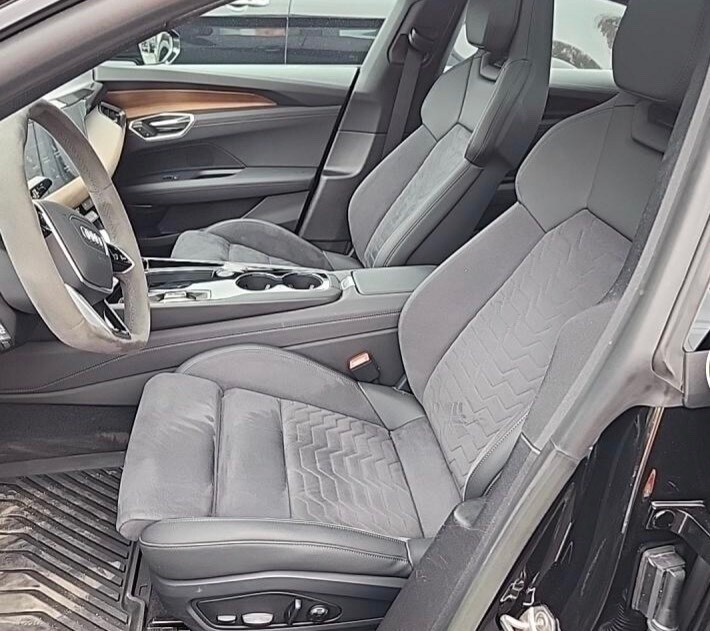 2023 Audi e-tron GT Premium Plus photo 2