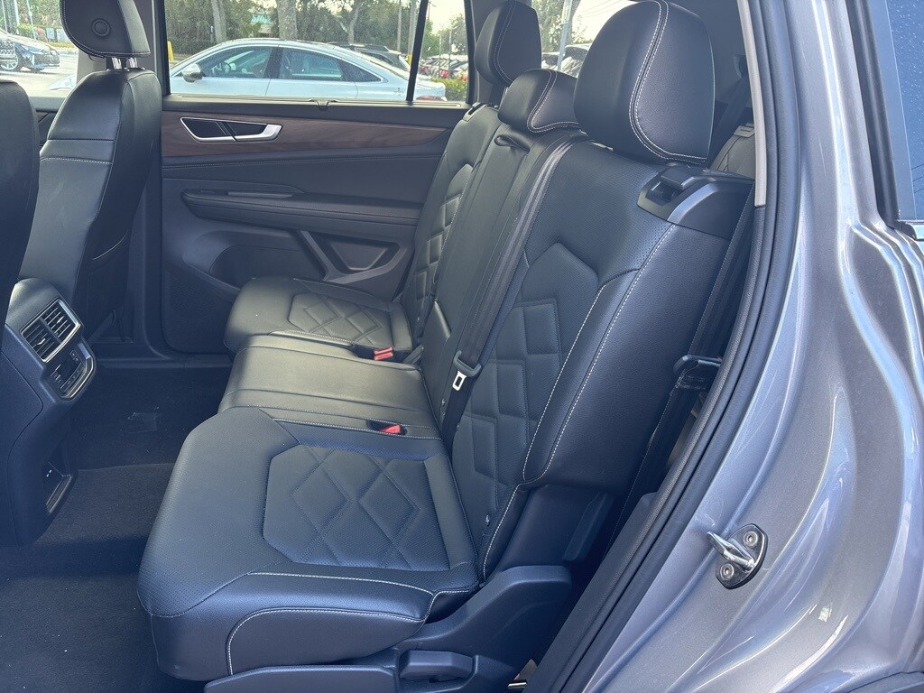 Used 2025 Volkswagen Atlas 2.0T SE w/Technology SUV