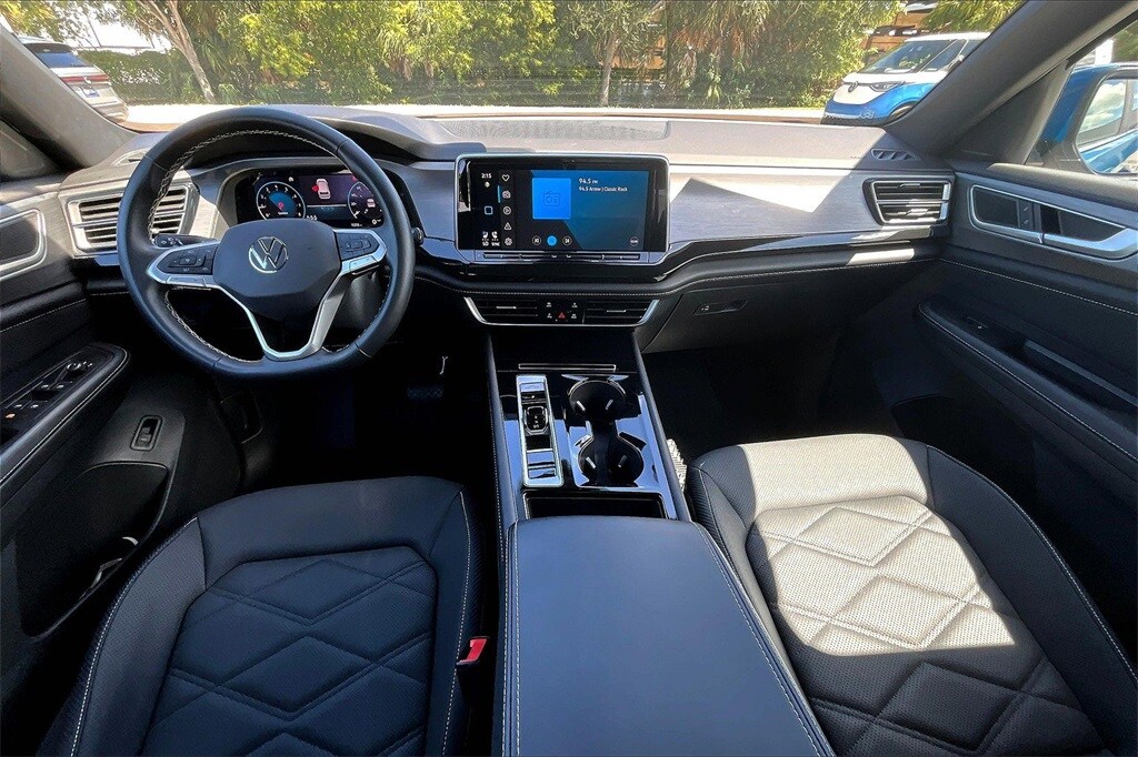 2025 Volkswagen Atlas Cross Sport SE Technology photo 3
