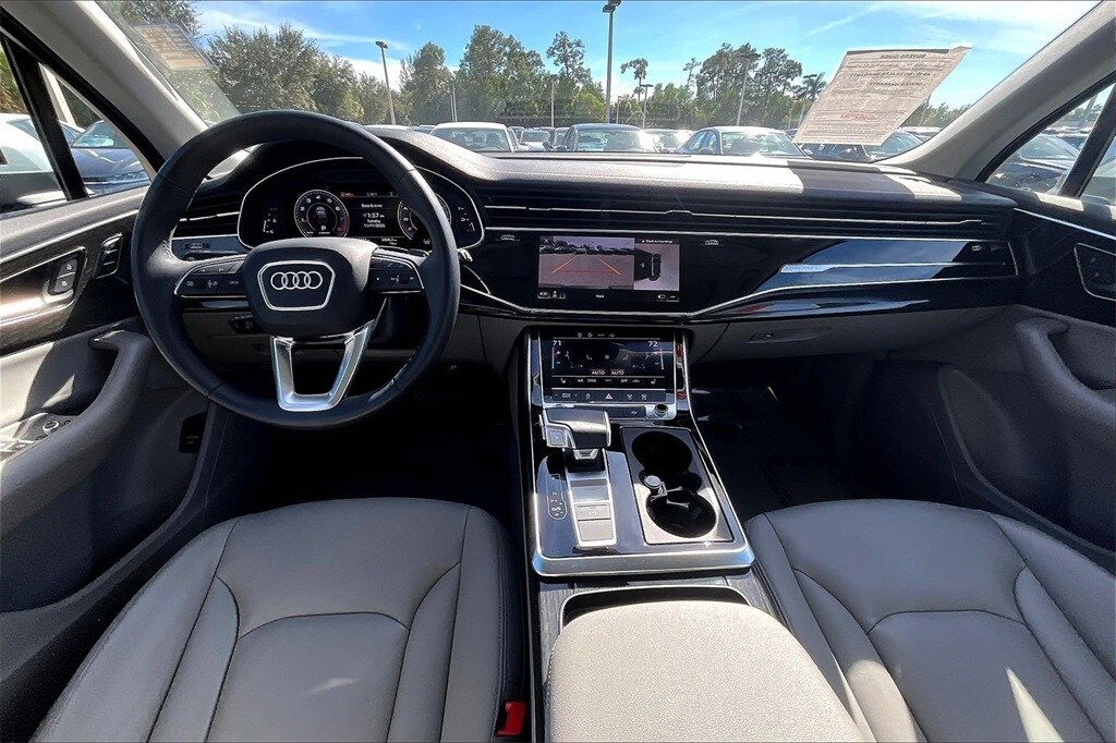 2023 Audi Q7 45 Premium photo 3