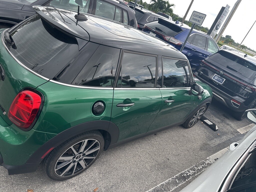 2023 Mini Cooper 4 Door Hardtop Base photo 3