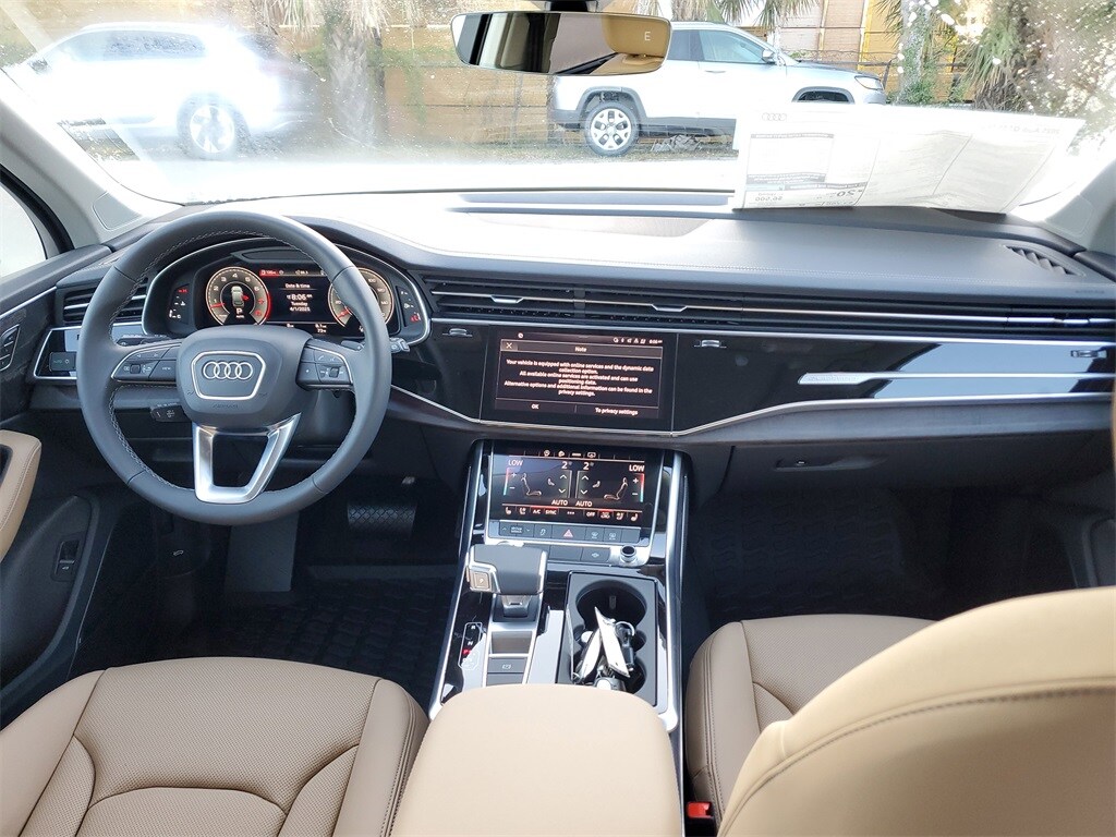 2025 Audi Q7 55 Premium Plus photo 3