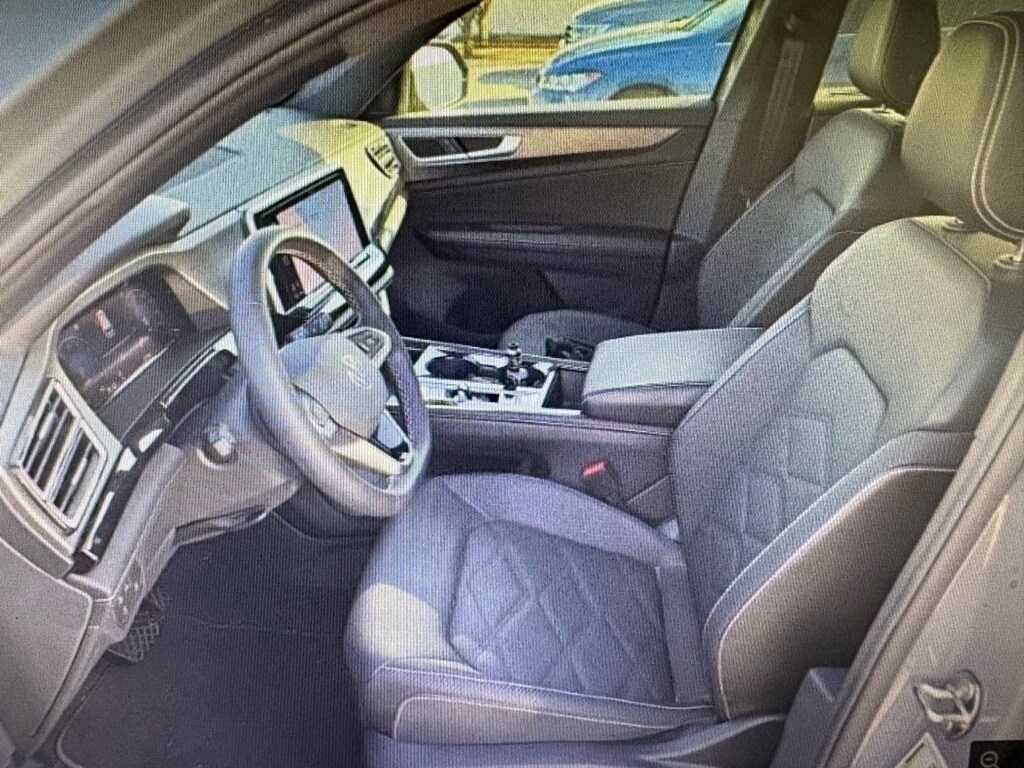 Certified 2024 Volkswagen Atlas Cross Sport 2.0T SE w/Technology SUV