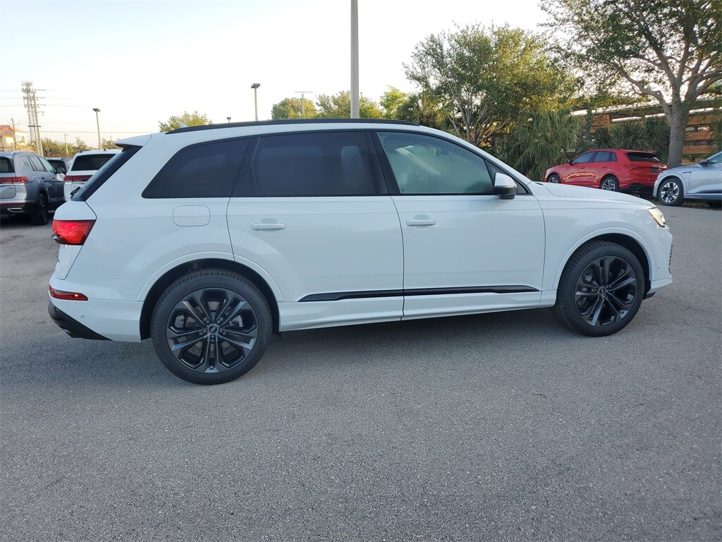2025 Audi Q7 55 Premium Plus photo 4