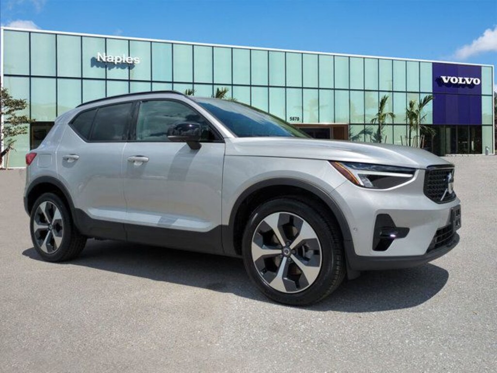 Used 2025 Volvo XC40 B5 Plus Dark Theme SUV