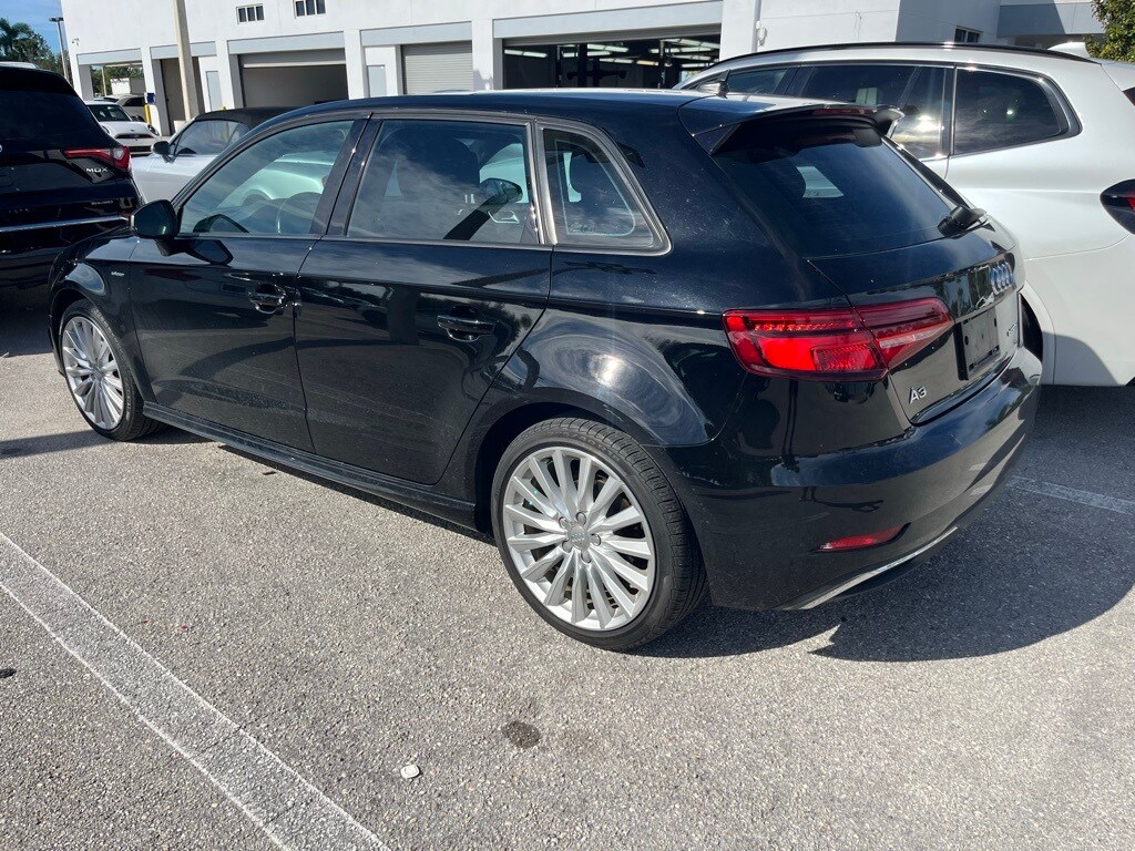 2017 Audi A3 E-tron Premium photo 2