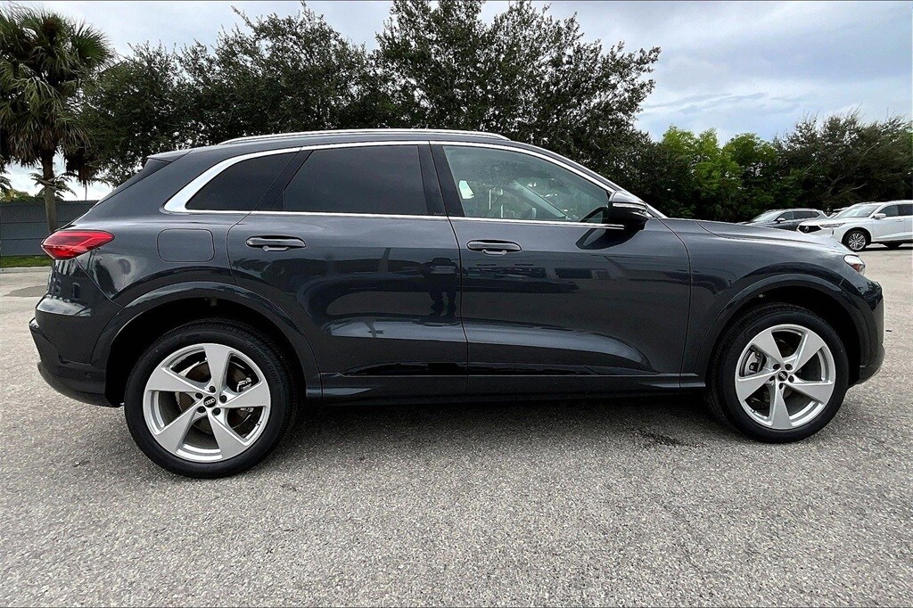 2025 Audi Q5 2.0T Premium Plus photo 3