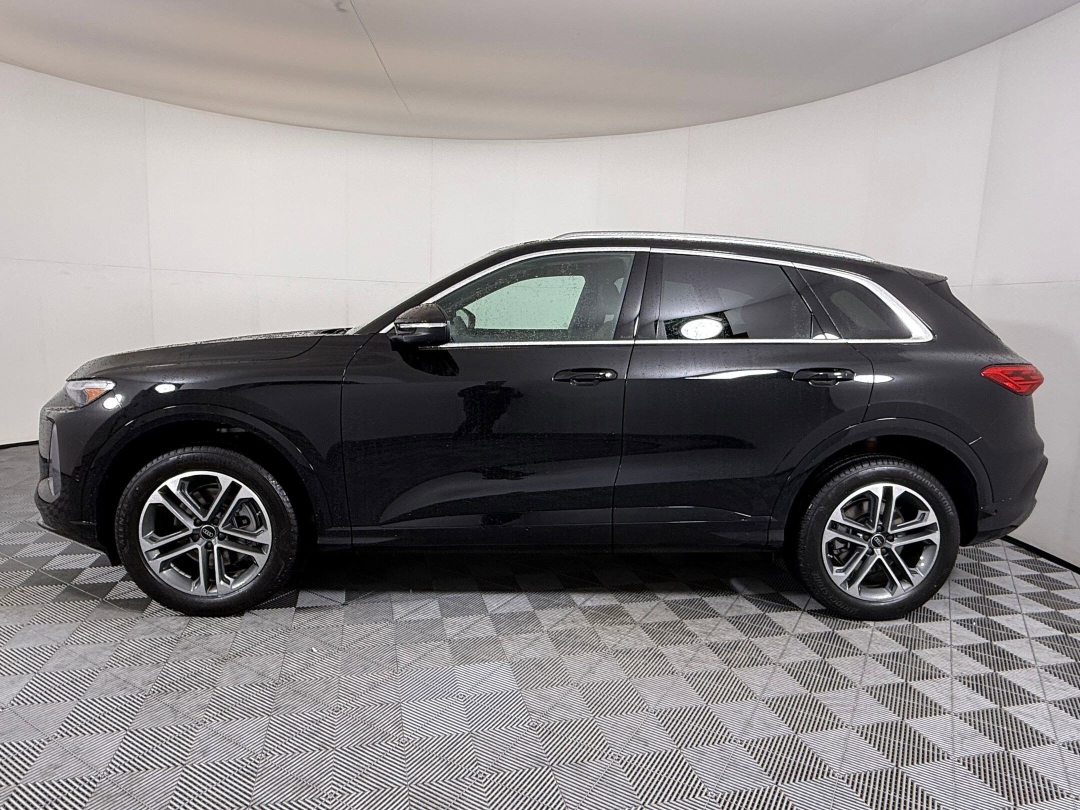 2025 Audi Q5 2.0T Premium Plus photo 2