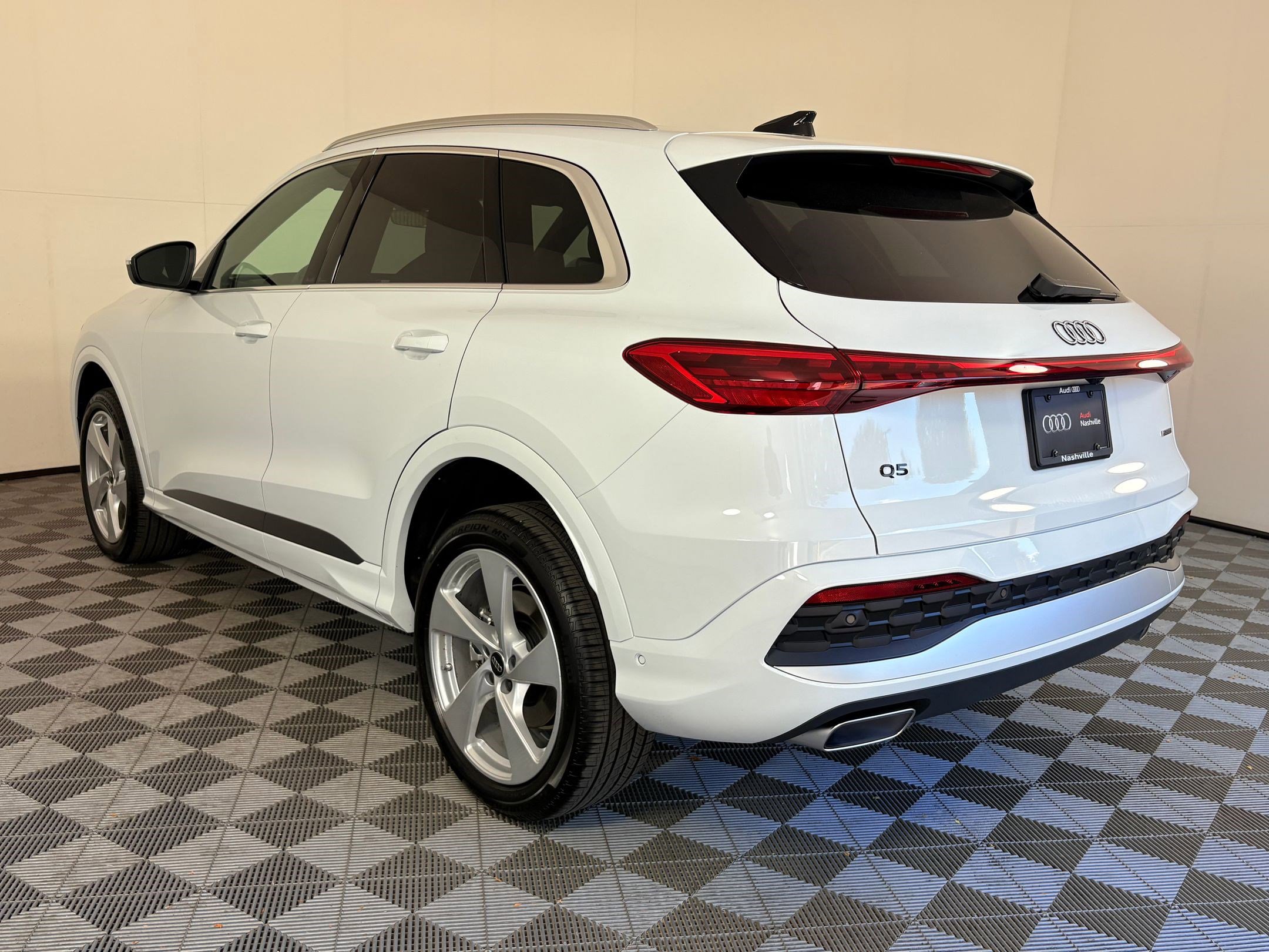 2025 Audi Q5 2.0T Premium Plus photo 3