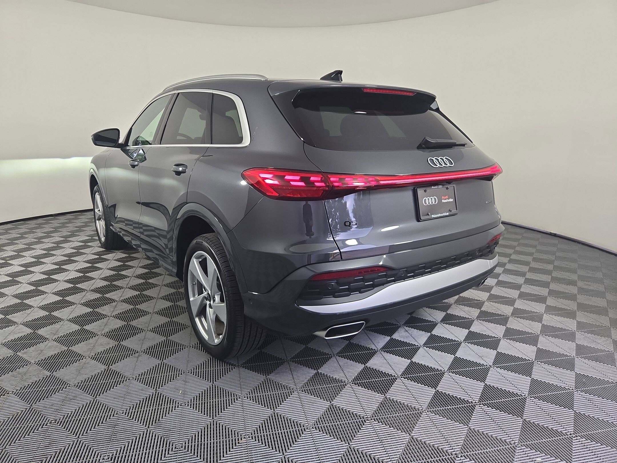 2025 Audi Q5 2.0T Premium Plus photo 2