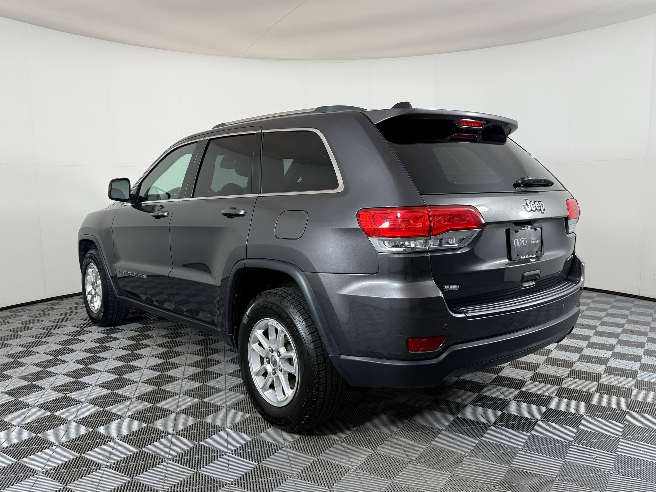 2018 Jeep Grand Cherokee Laredo E photo 2