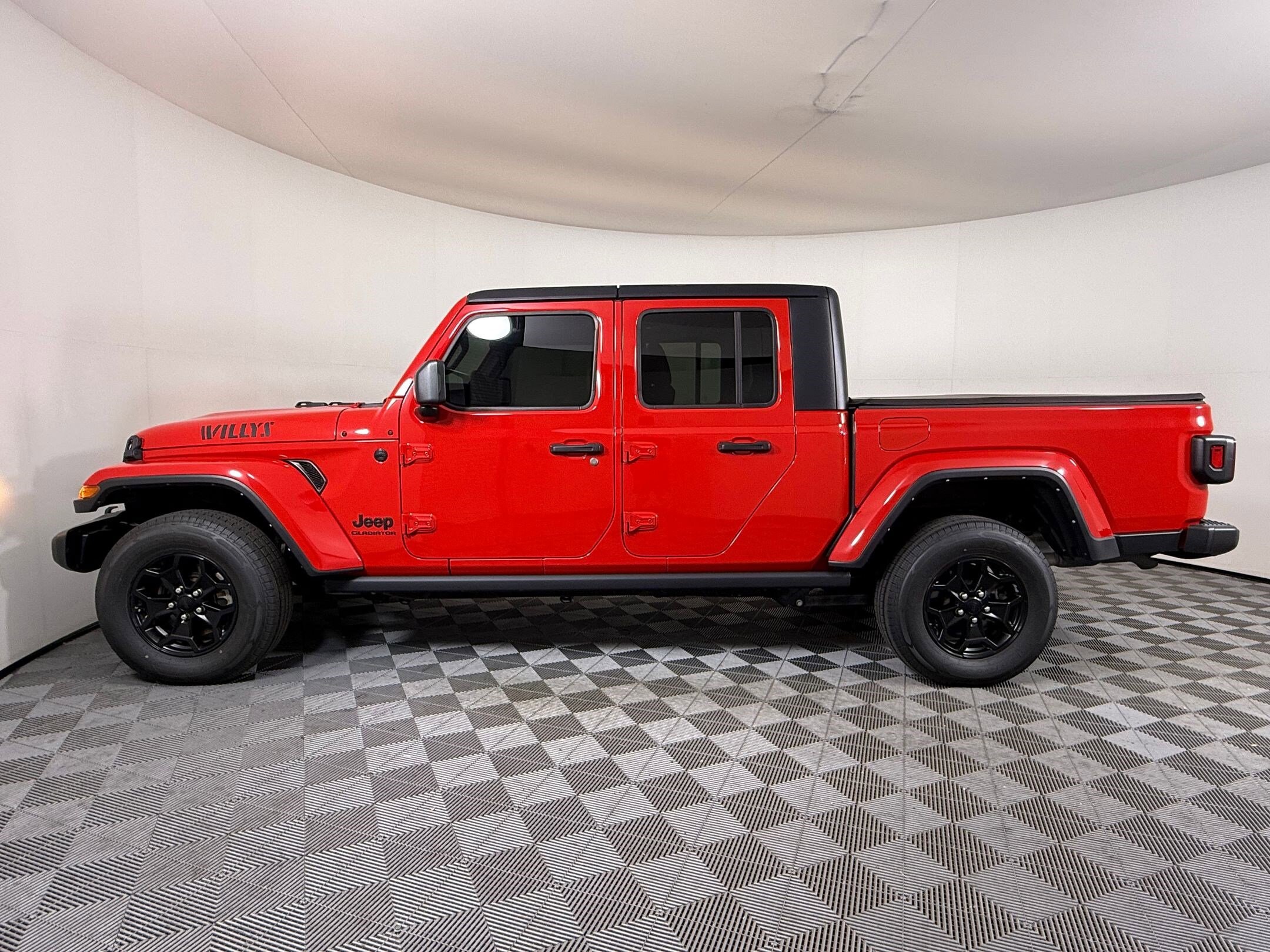2021 Jeep Gladiator Willys photo 2