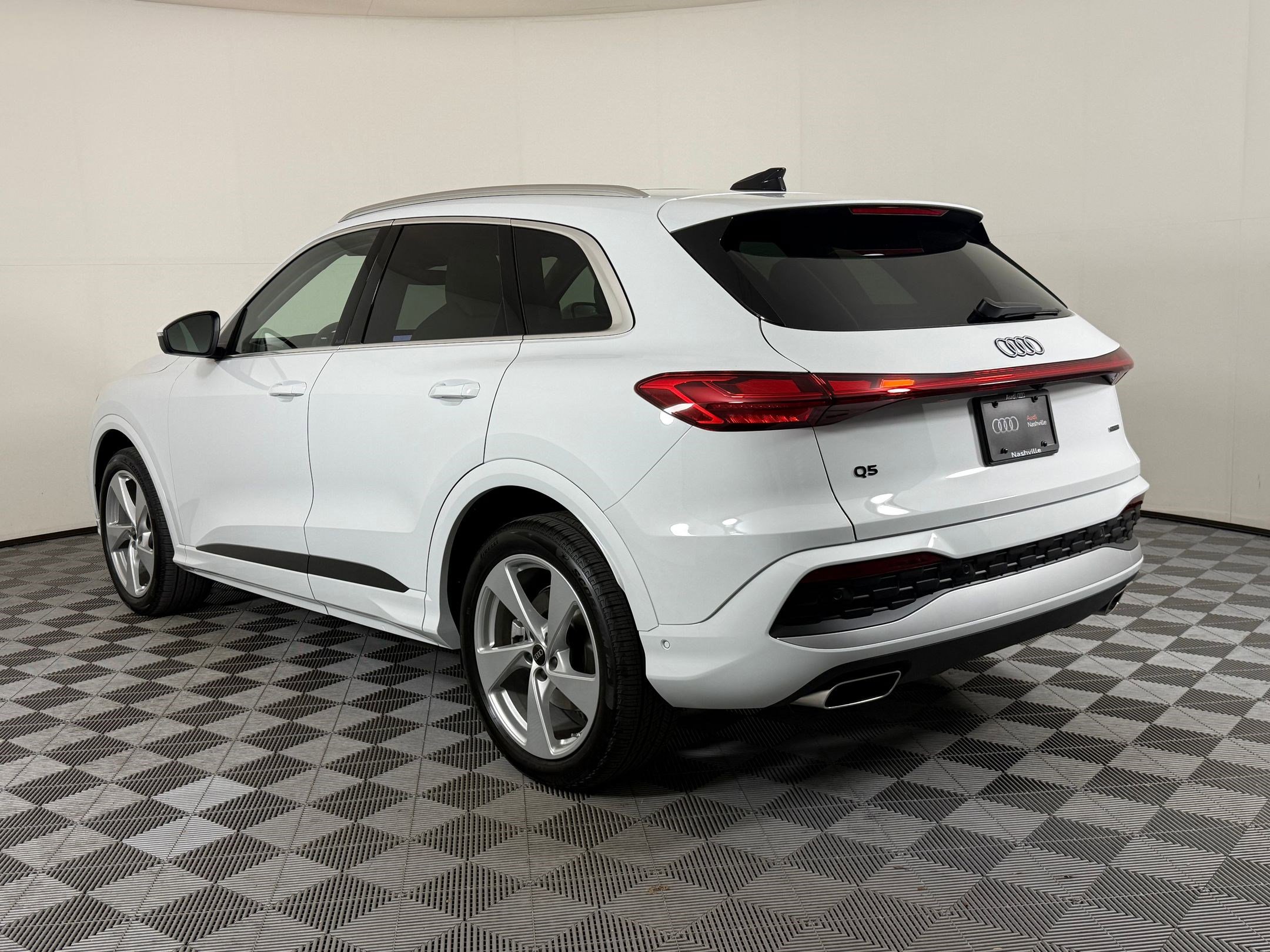 2025 Audi Q5 2.0T Prestige photo 3