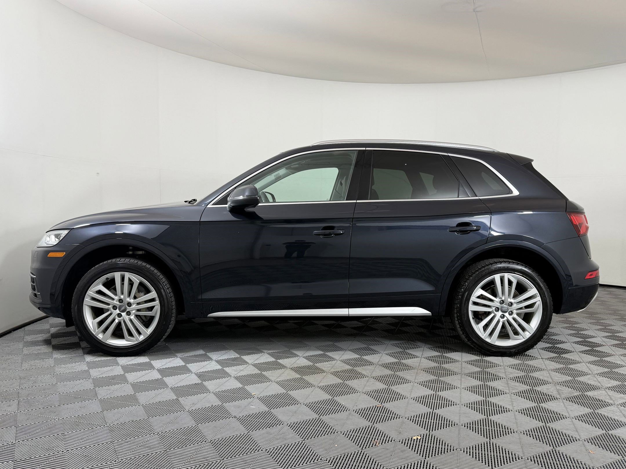2018 Audi Q5 Premium Plus photo 2