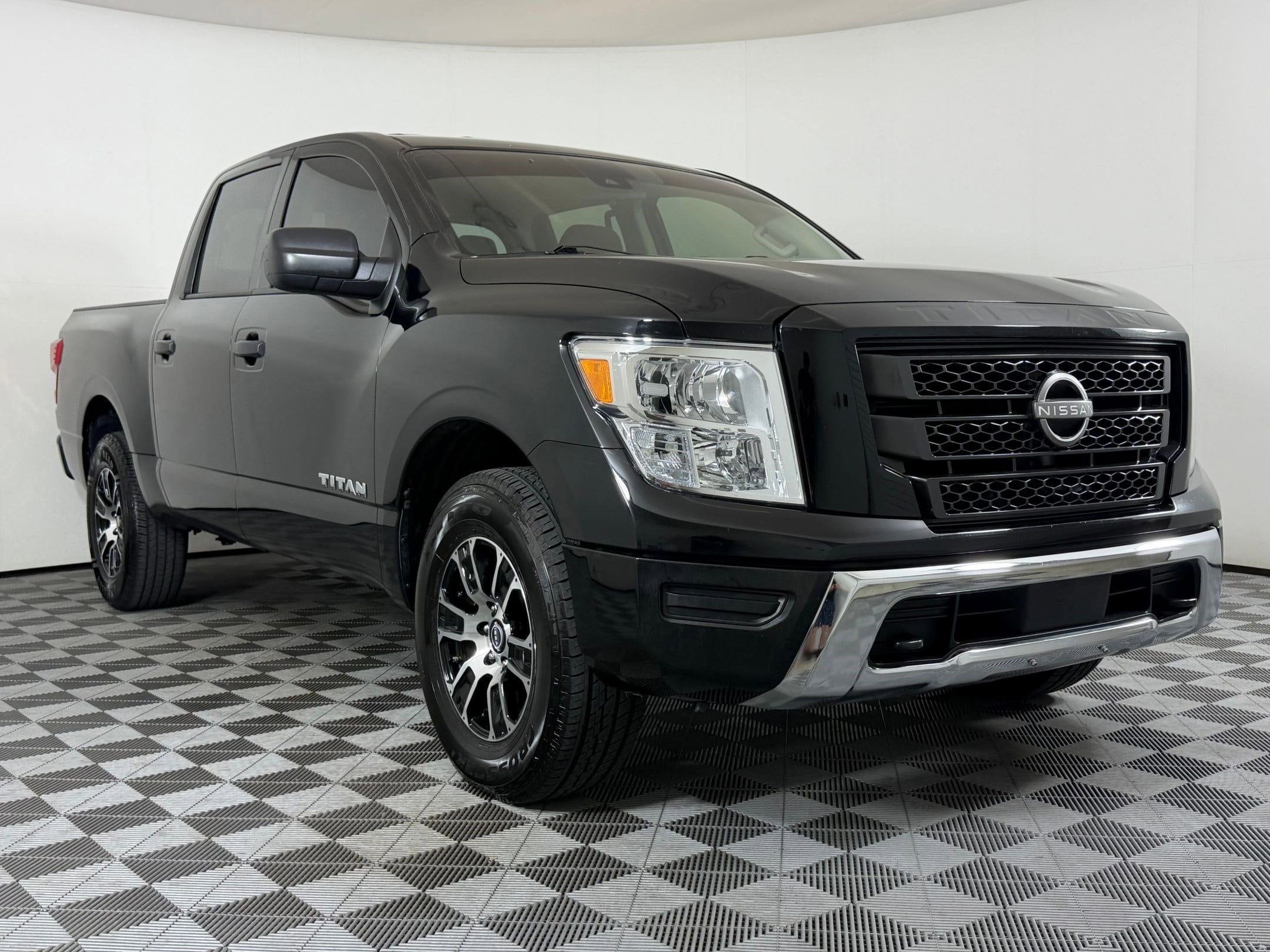 Titan SV Truck Crew Cab