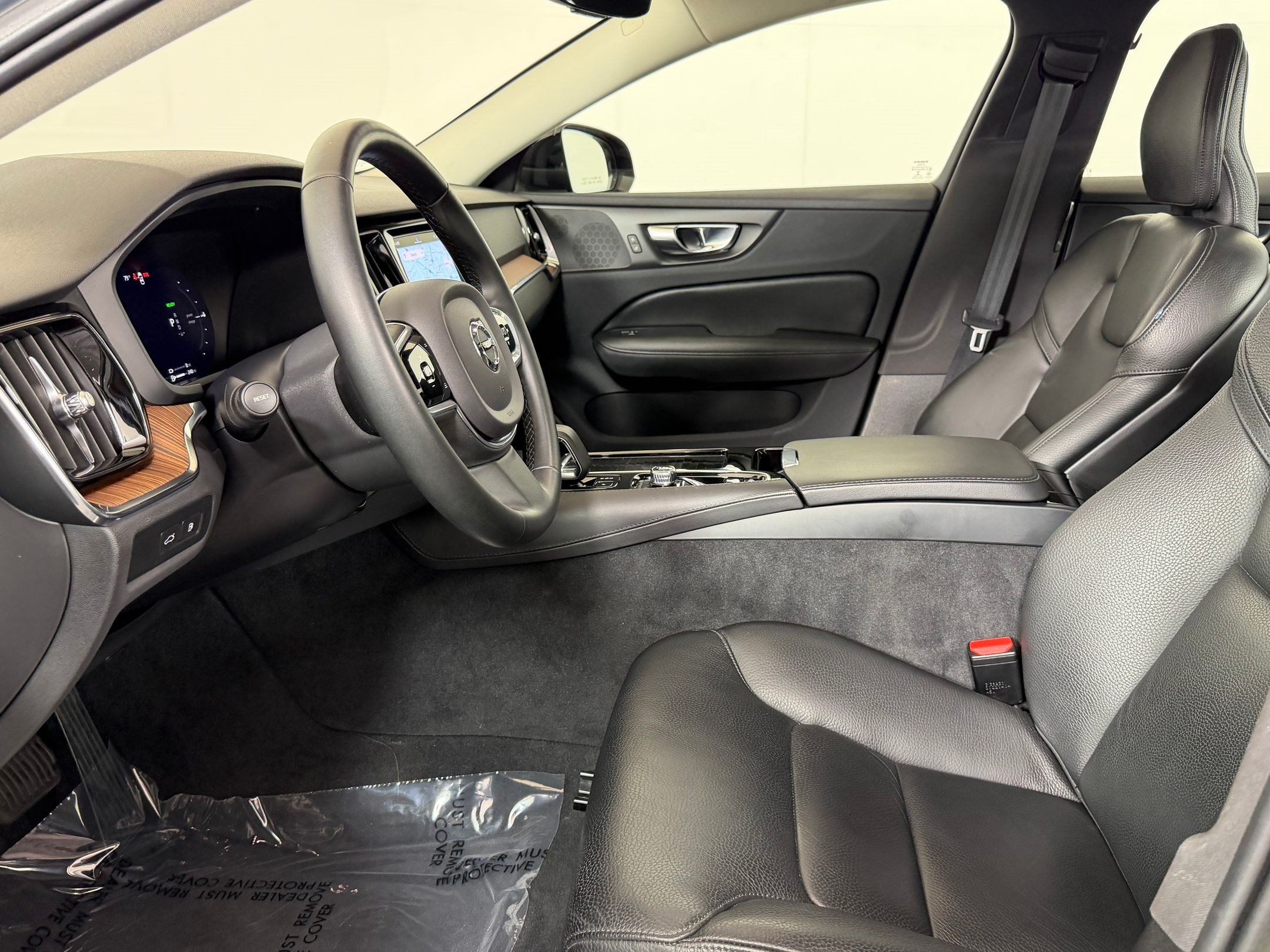 S60 Recharge Plug-In Hybrid Plus Dark Theme Sedan