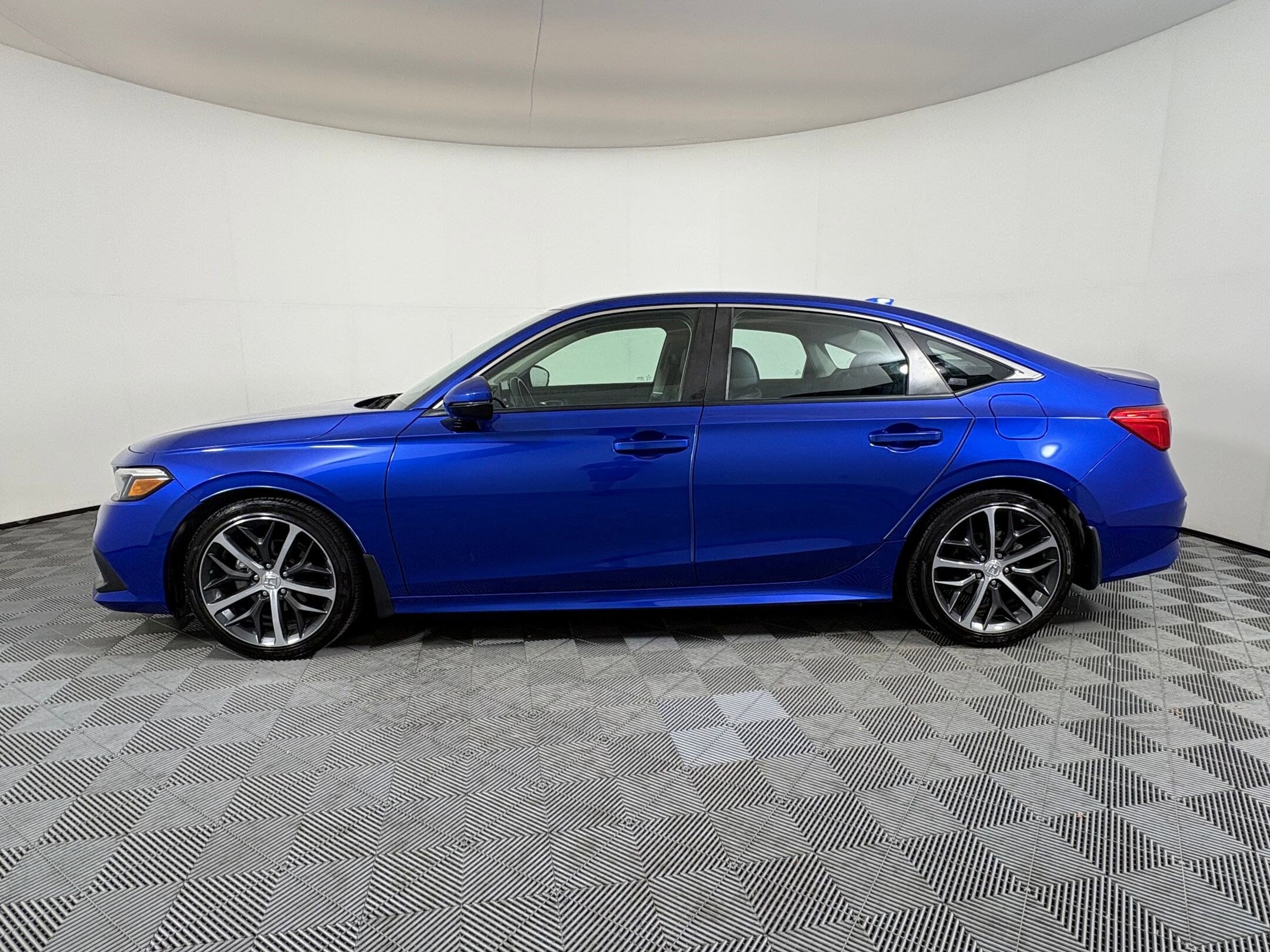 2024 Honda Civic Touring photo 2