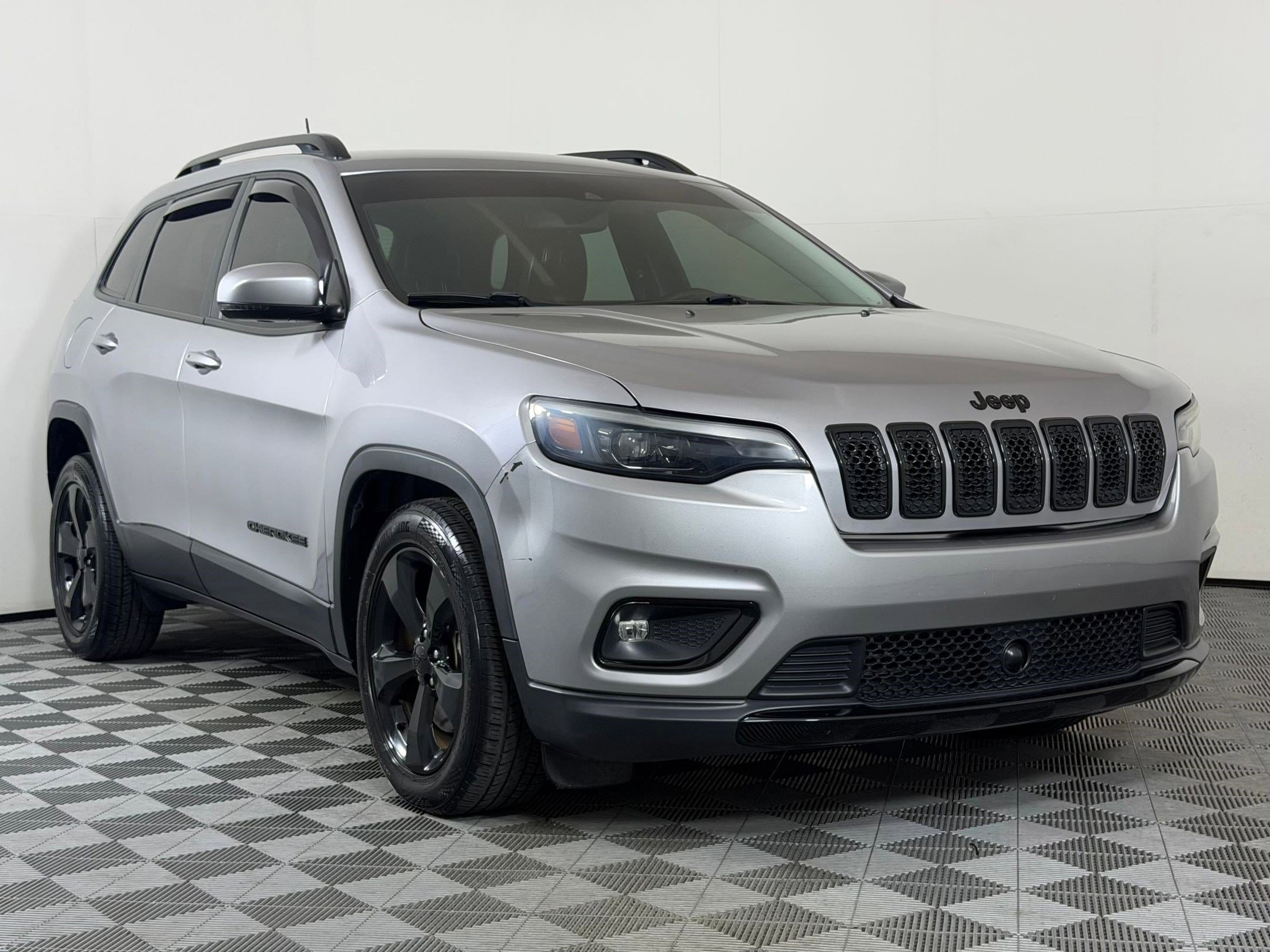 Cherokee Altitude SUV
