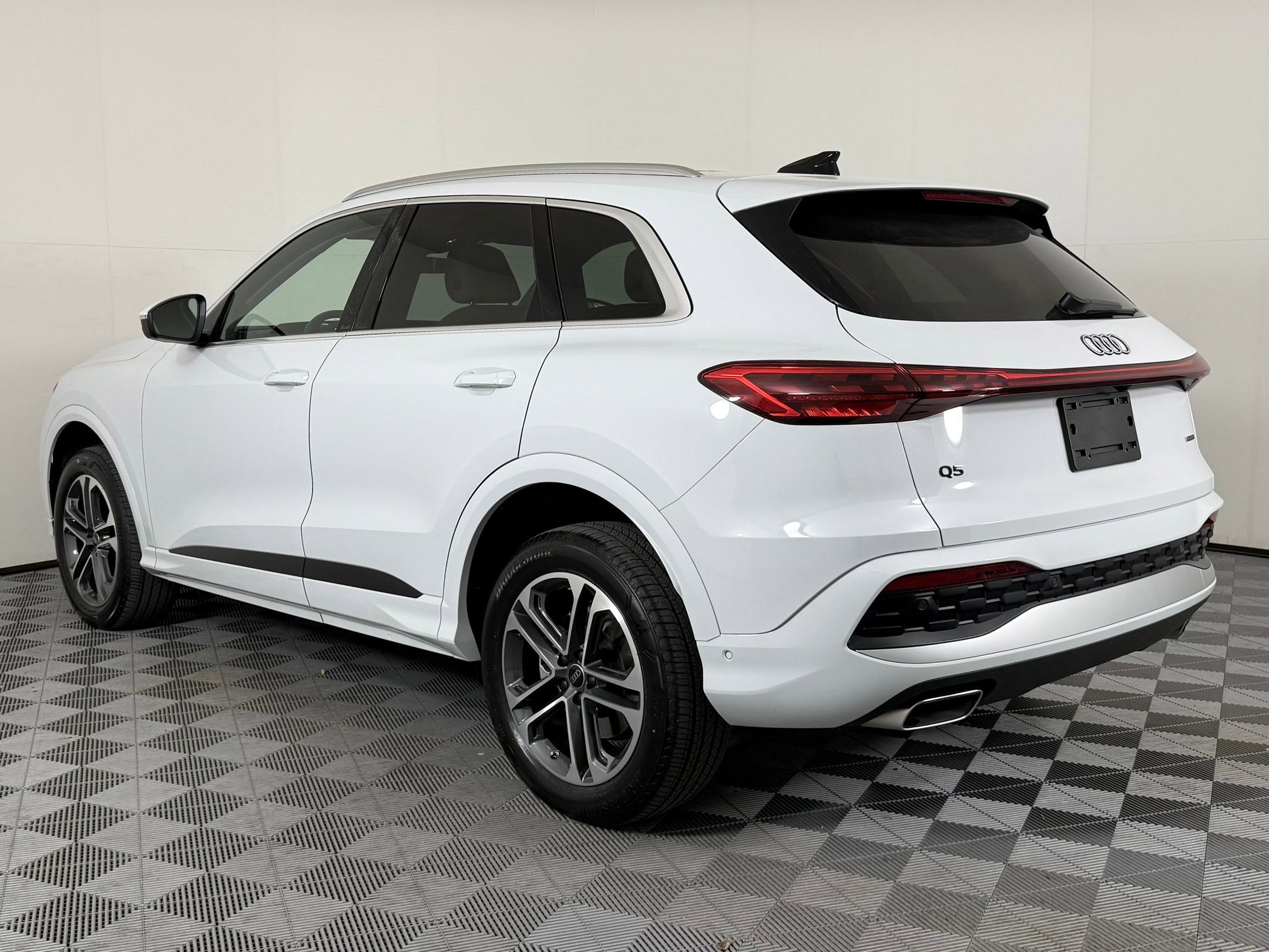 2025 Audi Q5 2.0T Premium photo 3