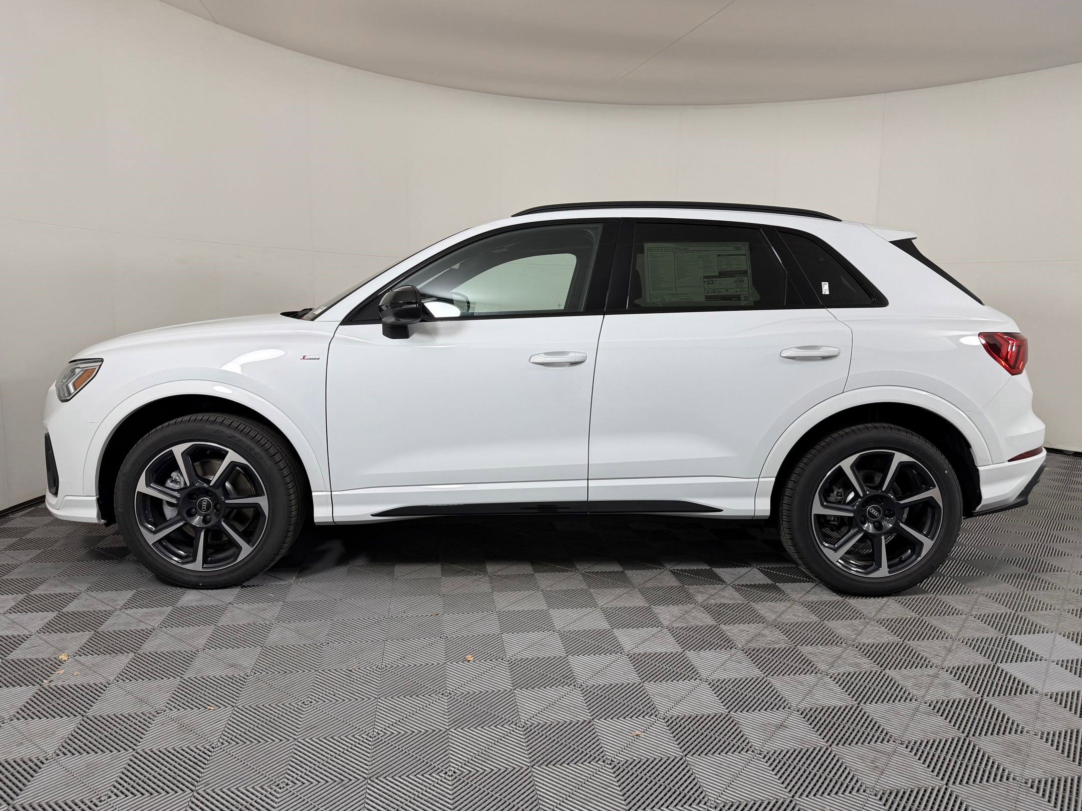 2025 Audi Q3 45 TFSI S line Premium Plus photo 2