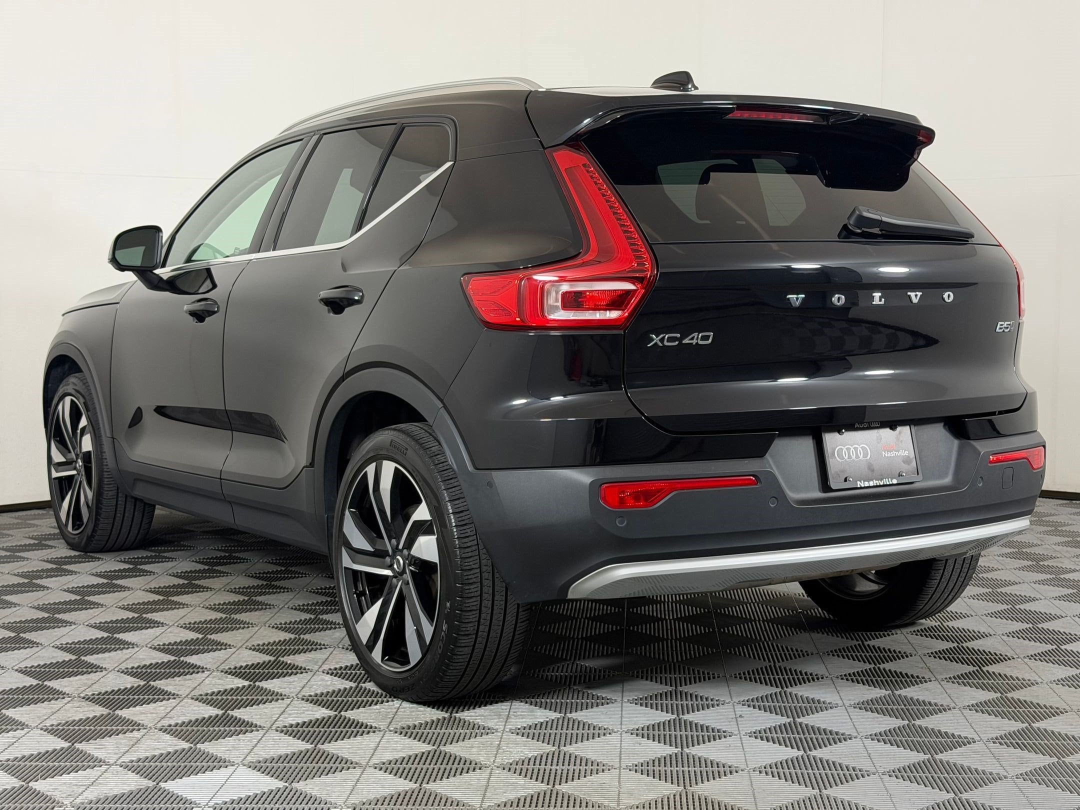 XC40 Plus Bright Theme SUV