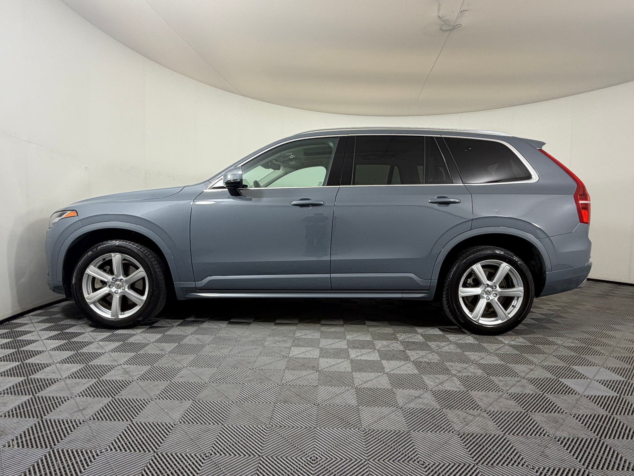 2021 Volvo XC90 Momentum SUV