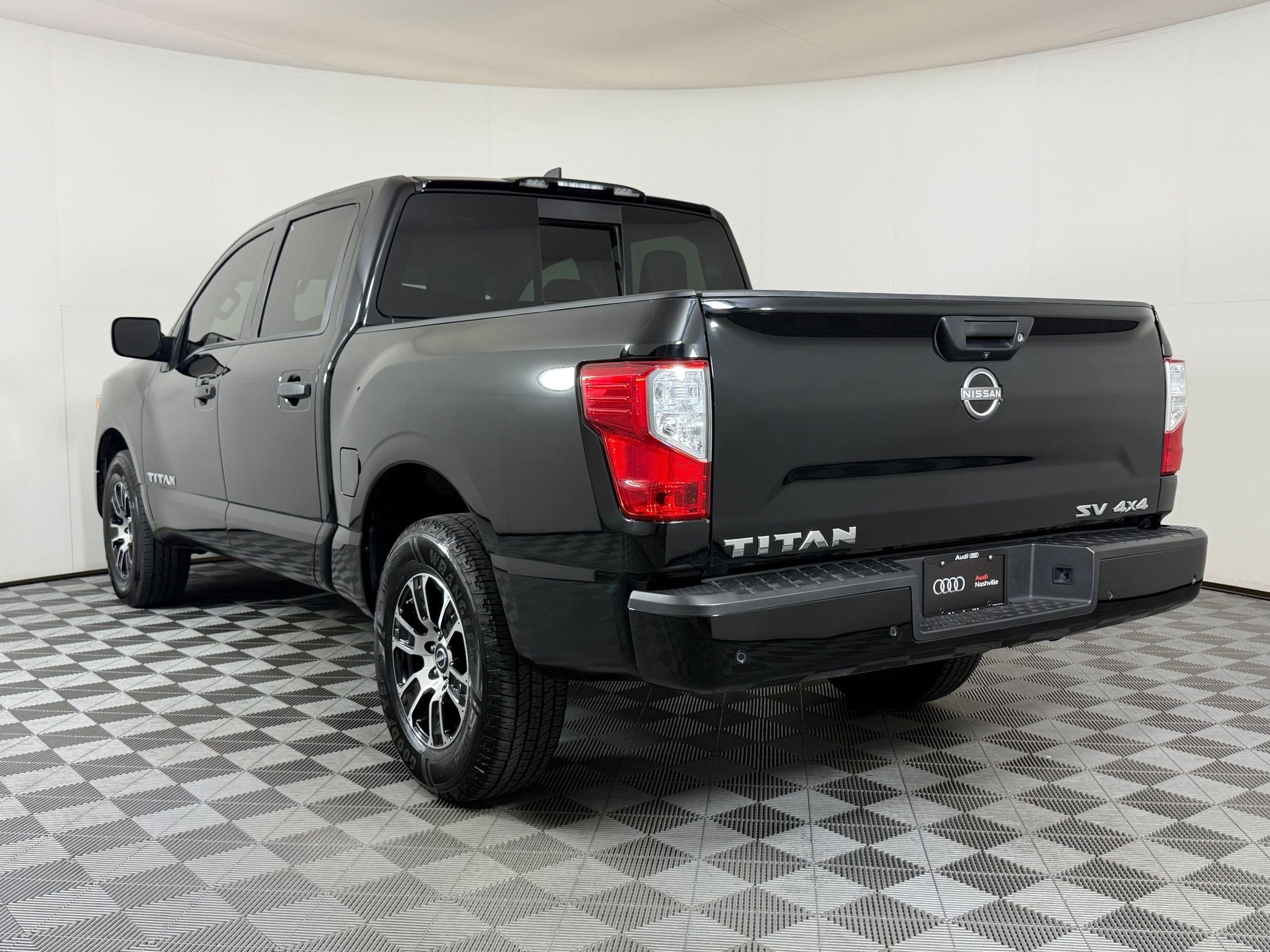 Titan SV Truck Crew Cab