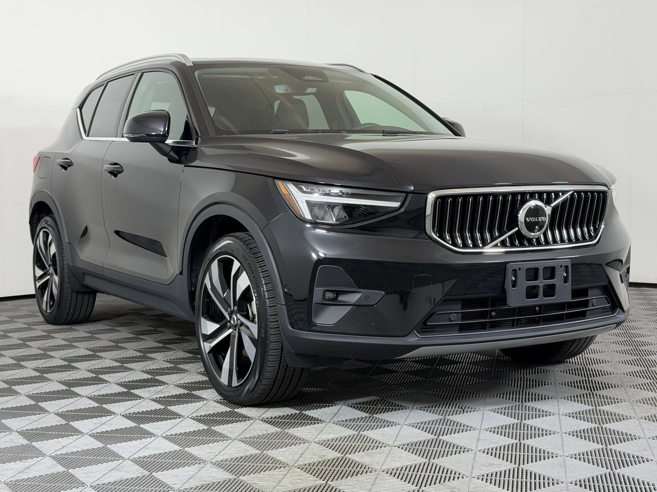 XC40 Plus Bright Theme SUV