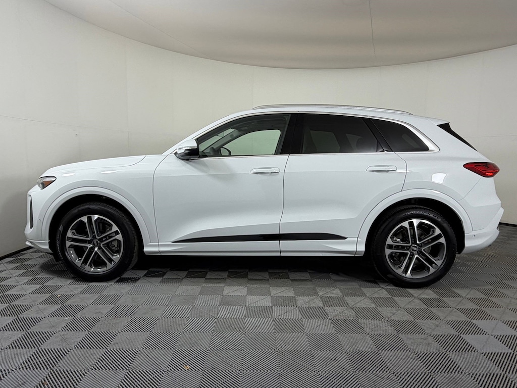 New 2025 Audi Q5 2.0T Prestige SUV