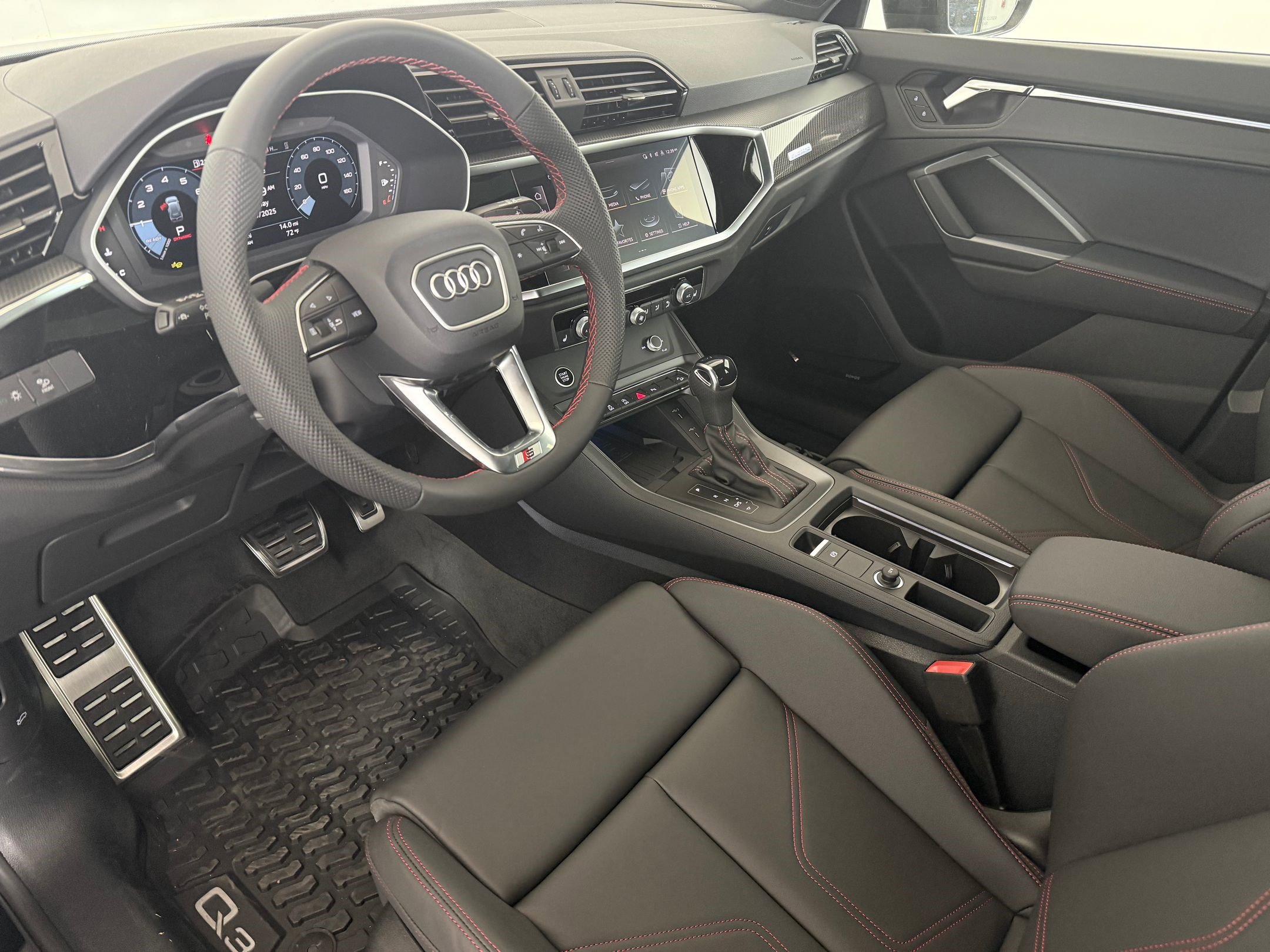 2025 Audi Q3 45 TFSI S line Premium Plus photo 4
