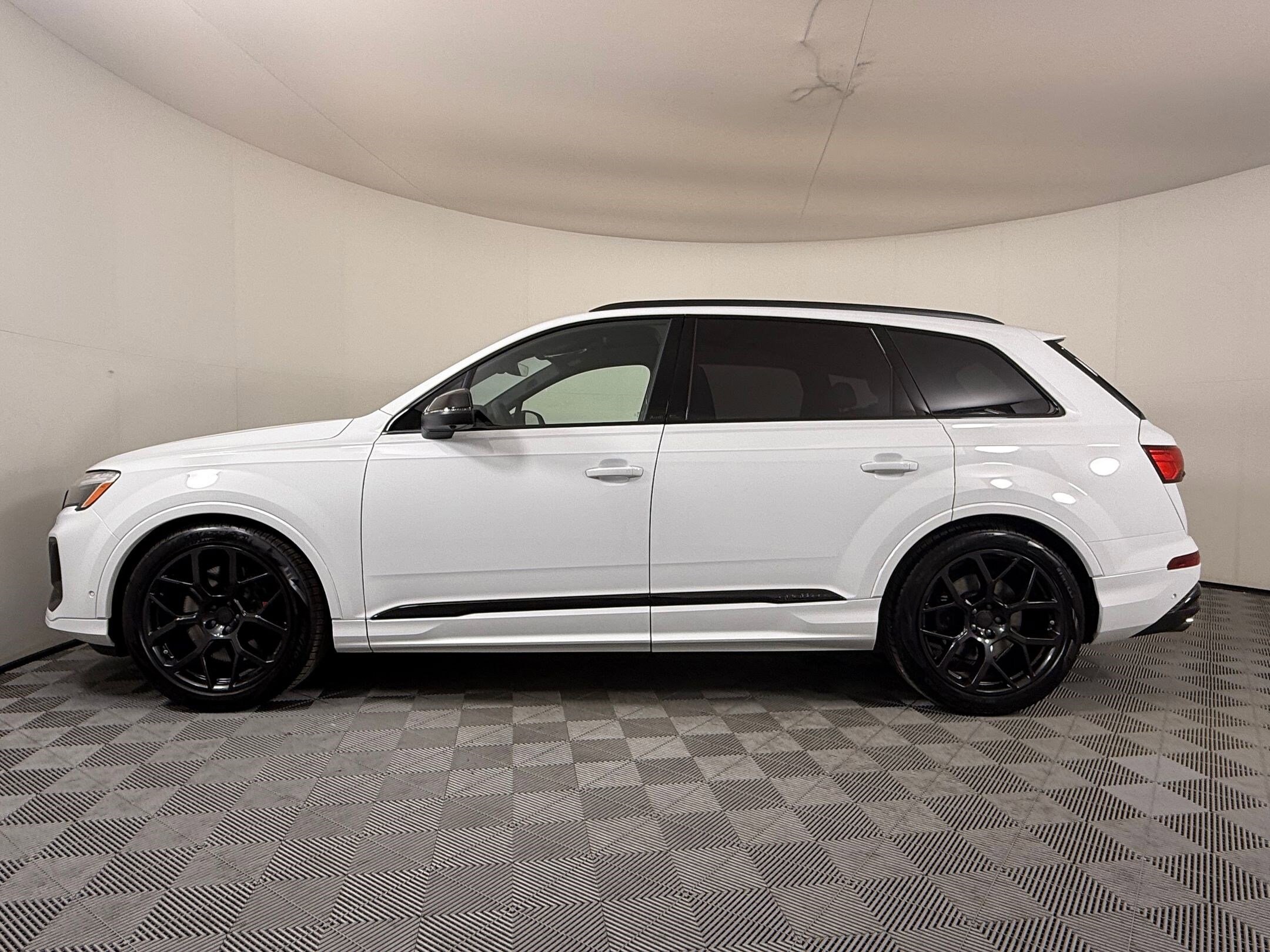SQ7 Premium Plus SUV