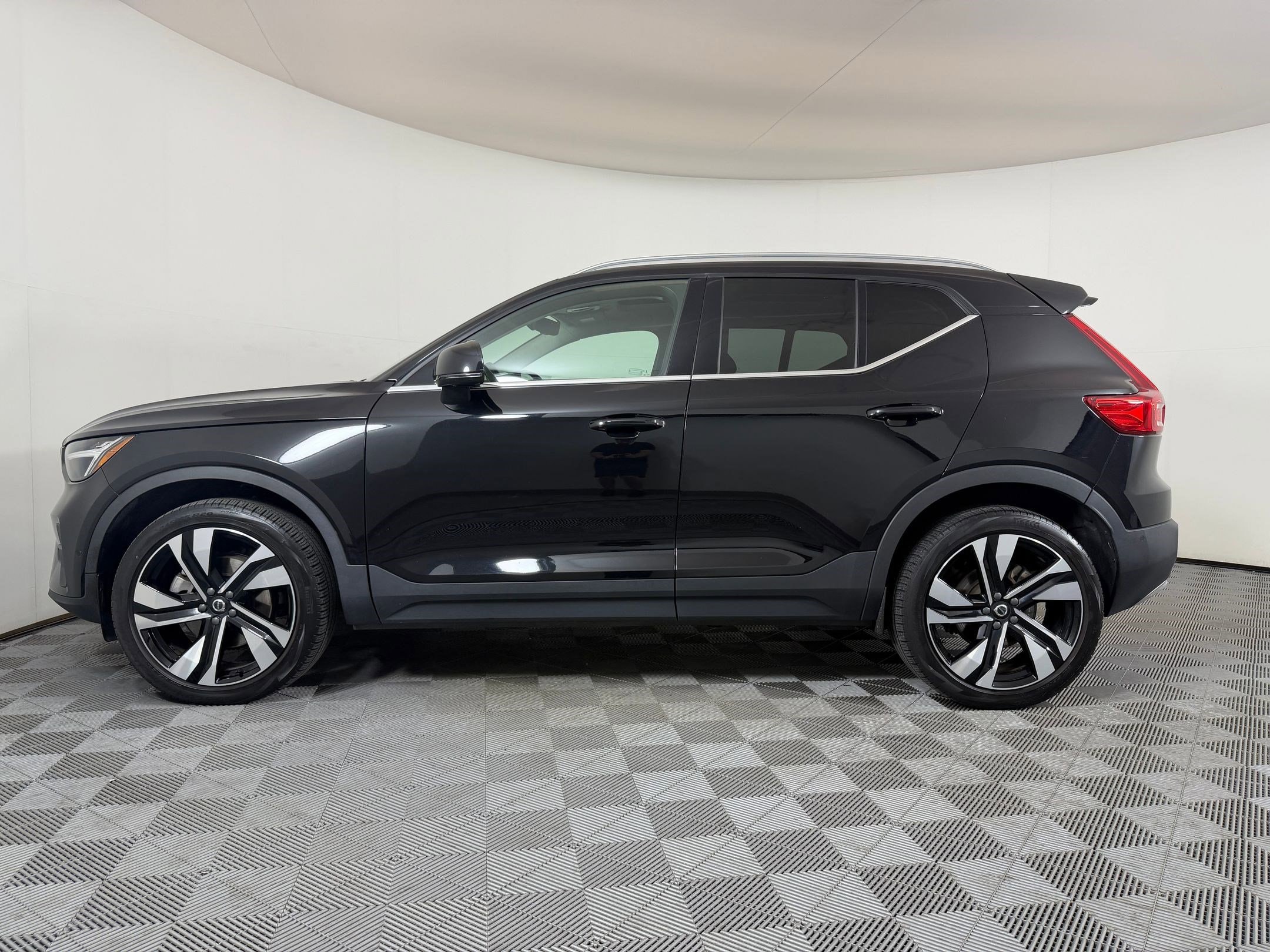 XC40 Plus Bright Theme SUV