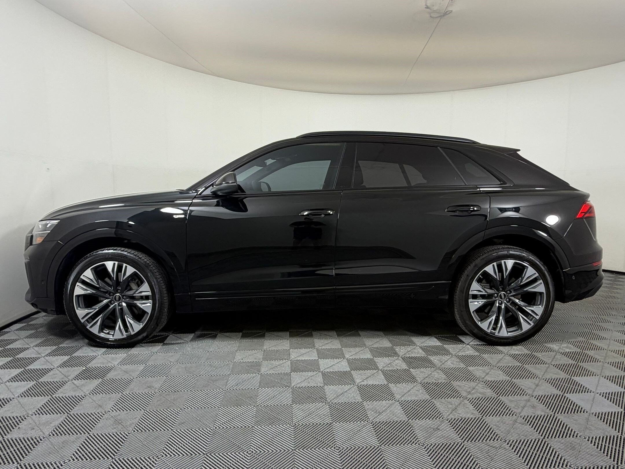 Q8 Premium Plus SUV