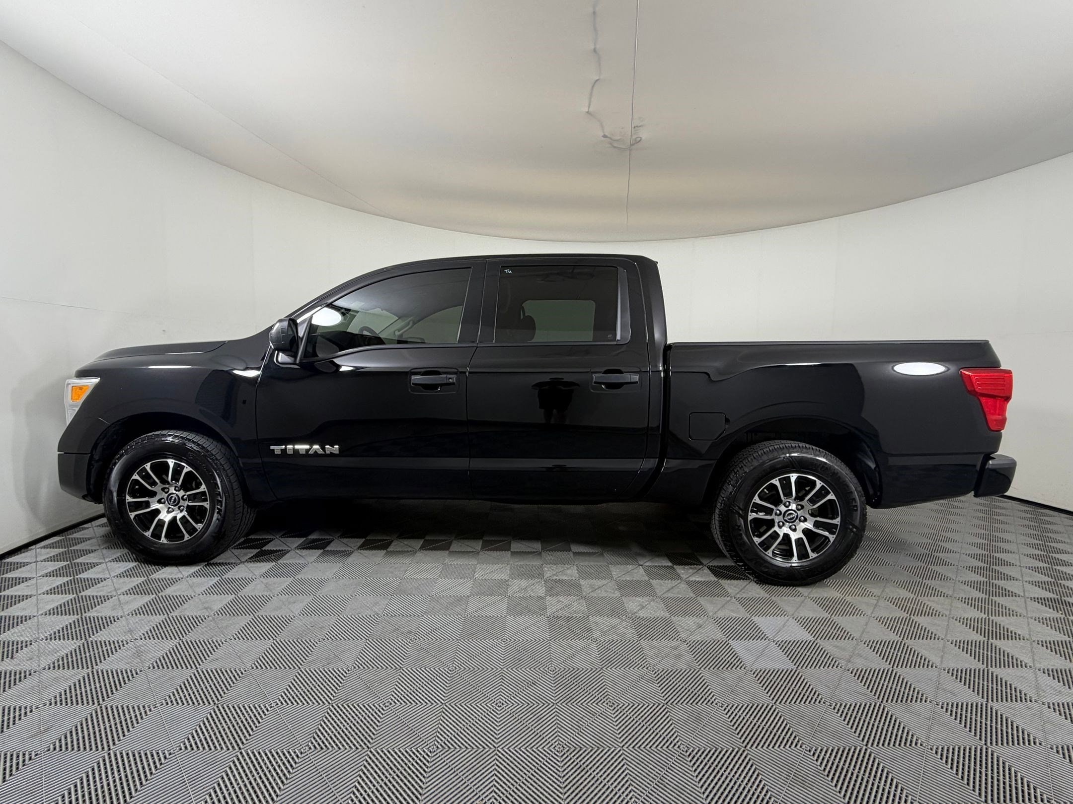 Titan SV Truck Crew Cab